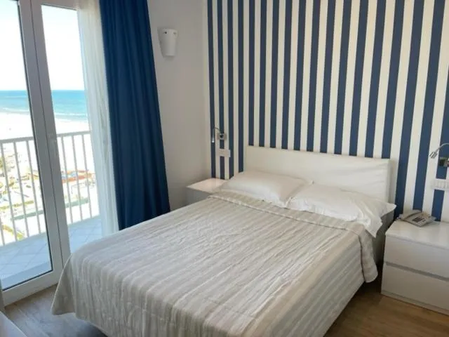 Bed in Hotel Fedora Riccione - FRONTE MARE