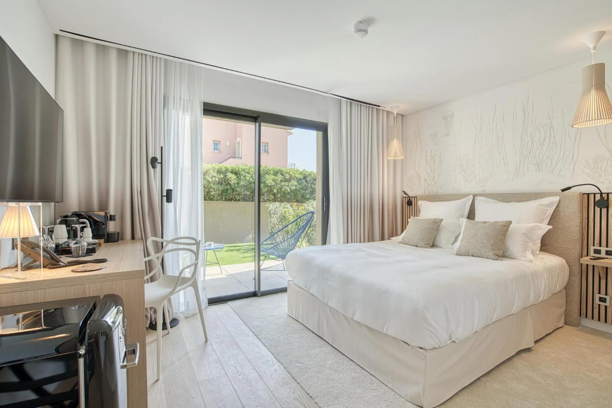 Photo of the whole room, Bed in EDEN HÔTEL