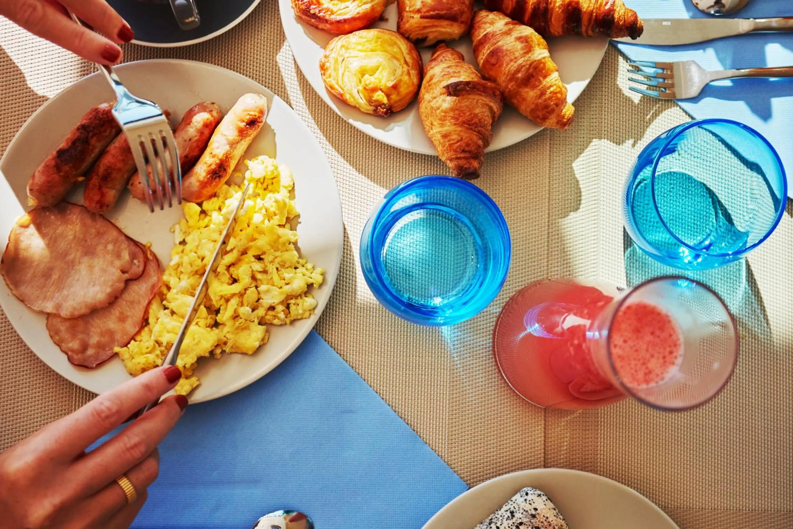 Food and drinks in EDEN HÔTEL