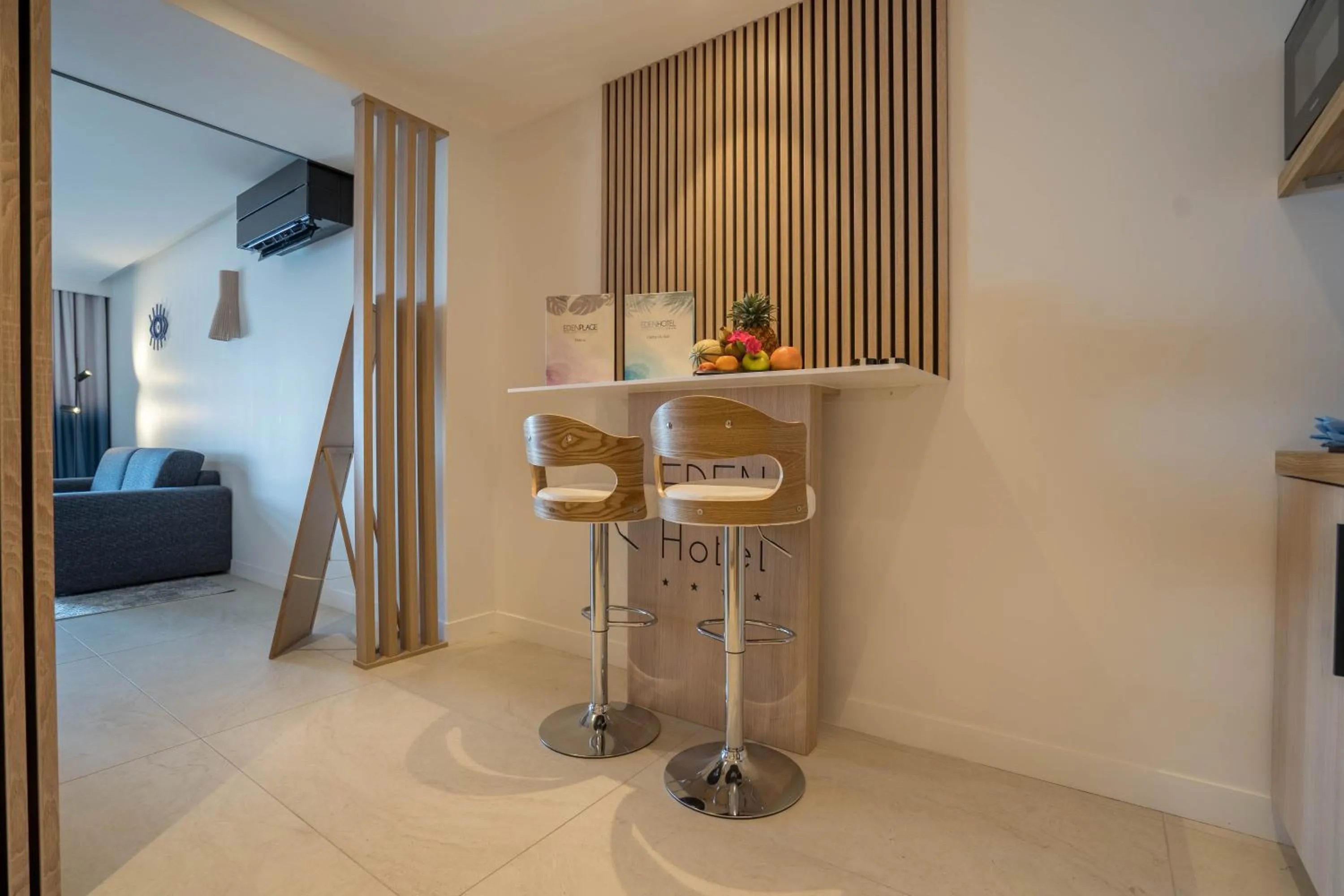 Lounge or bar in EDEN HÔTEL