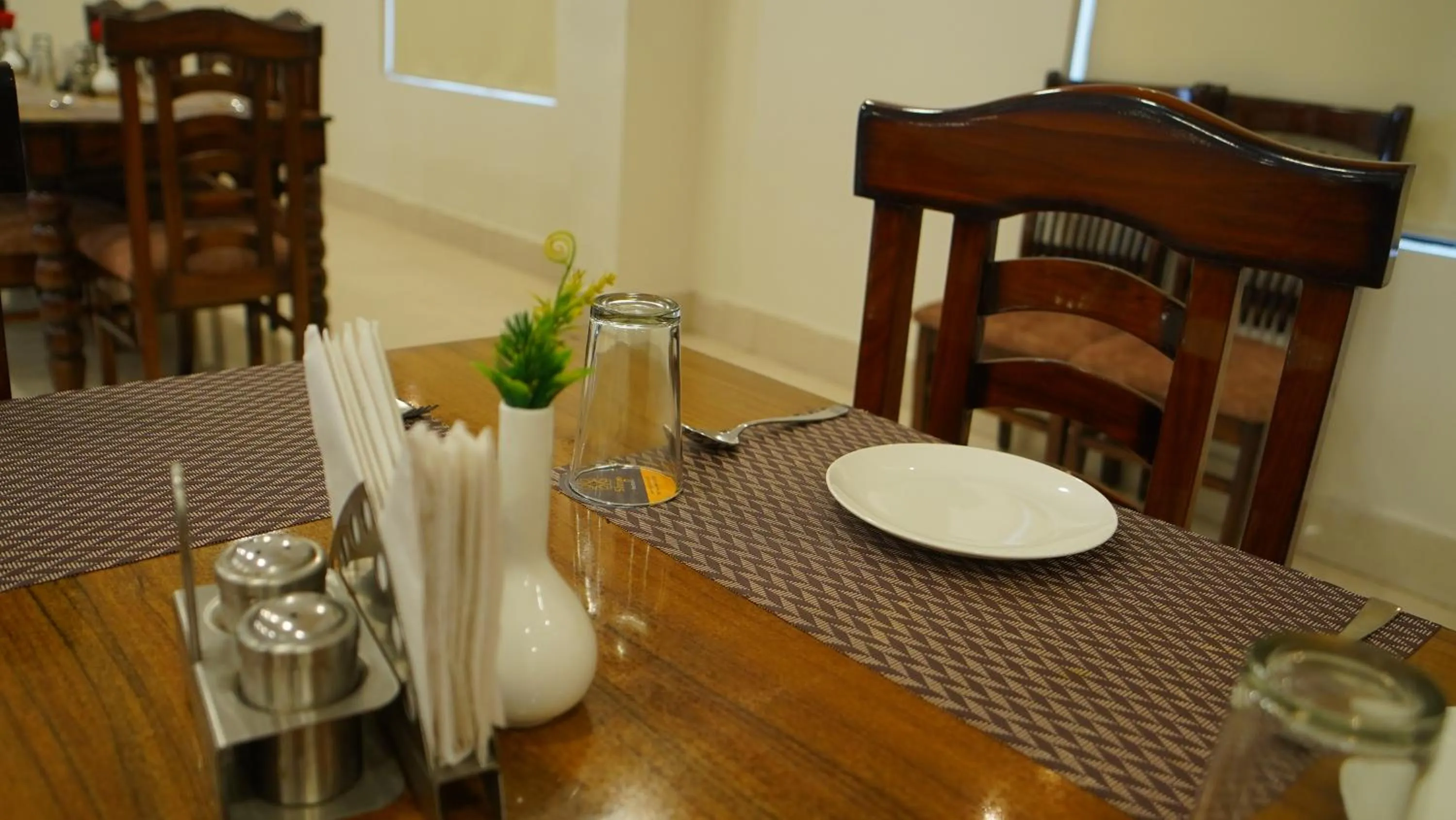 Restaurant/places to eat in ShriGo Hotel Haridwar