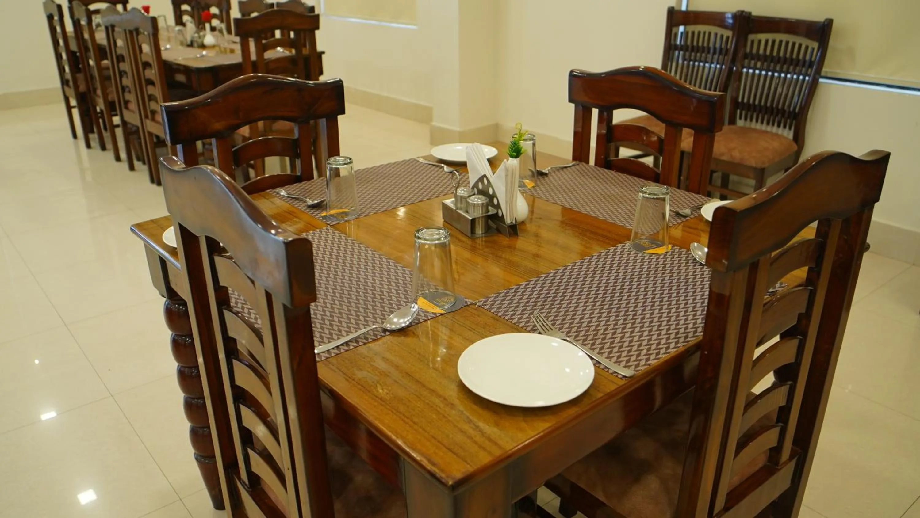 Restaurant/places to eat in ShriGo Hotel Haridwar