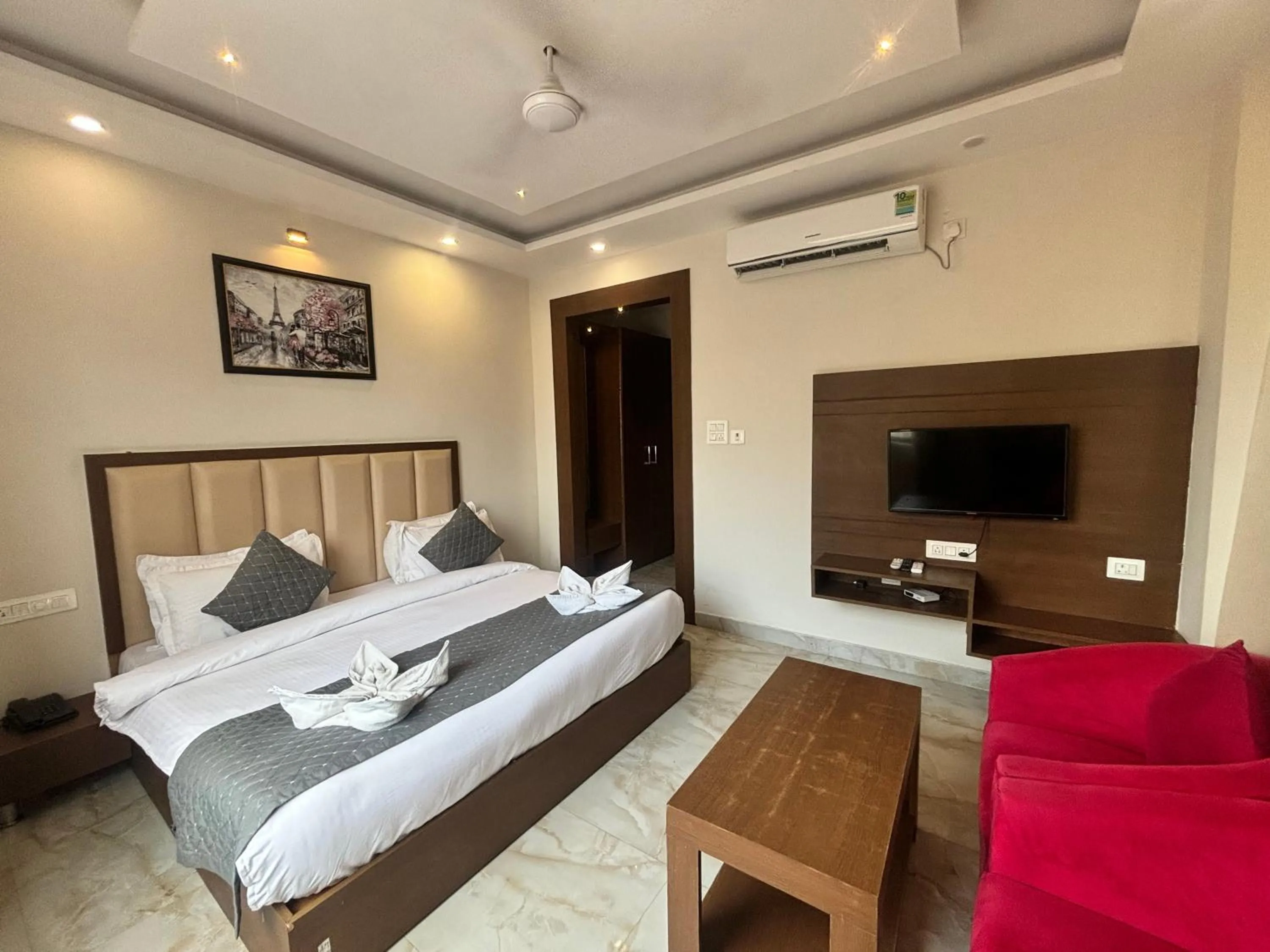 Bed in ShriGo Hotel Haridwar