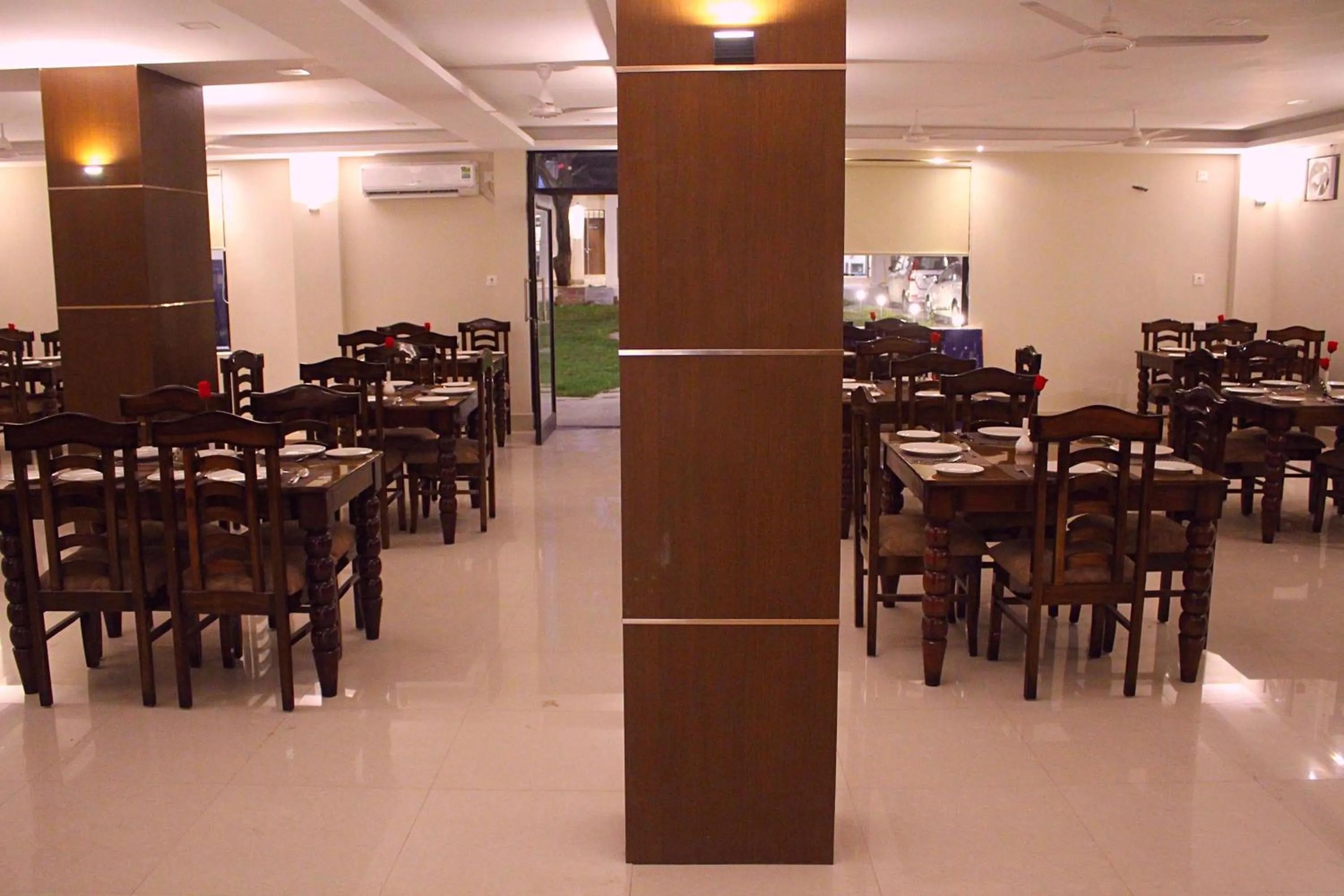 Restaurant/places to eat in ShriGo Hotel Haridwar