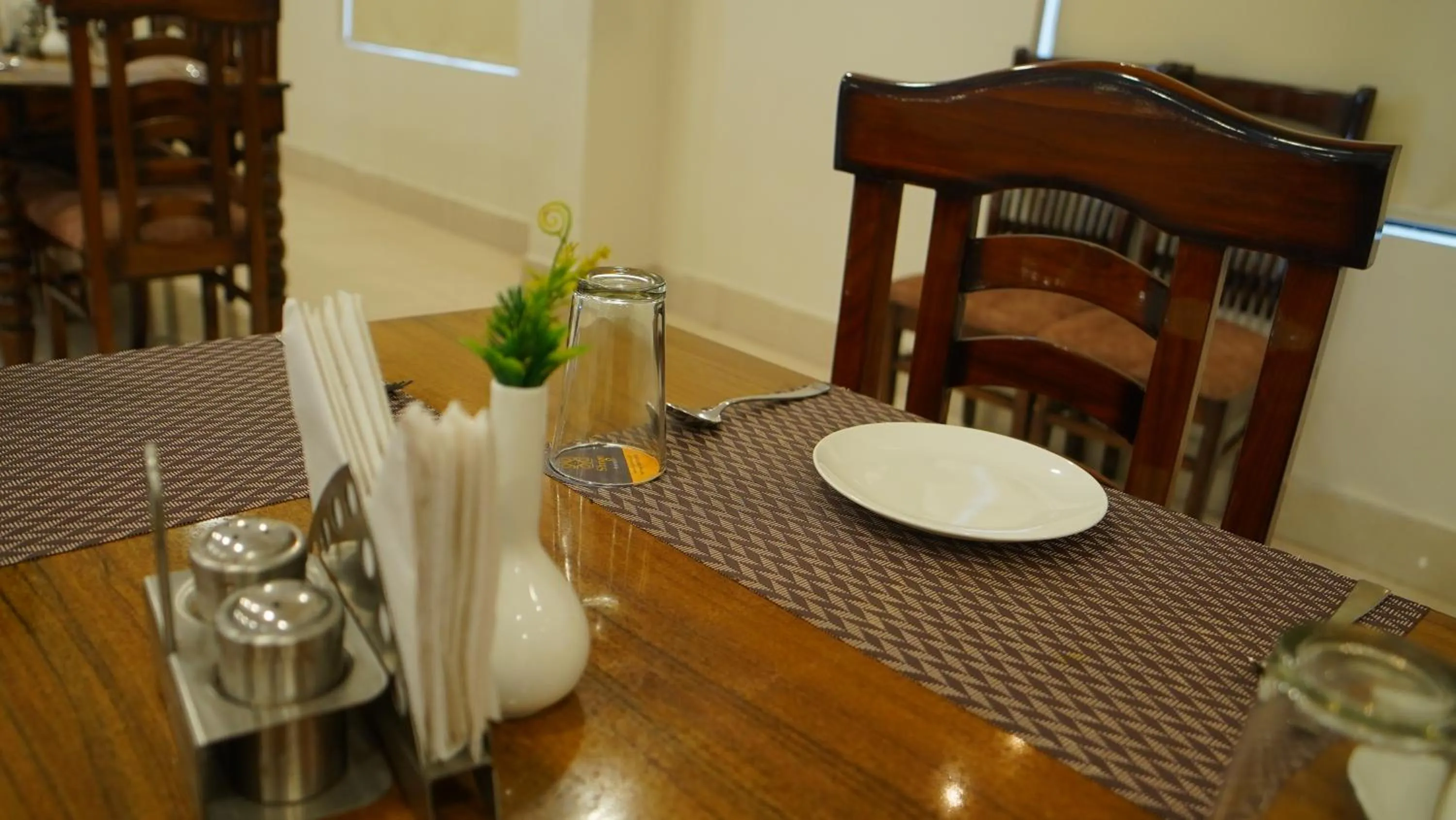 Restaurant/places to eat in ShriGo Hotel Haridwar