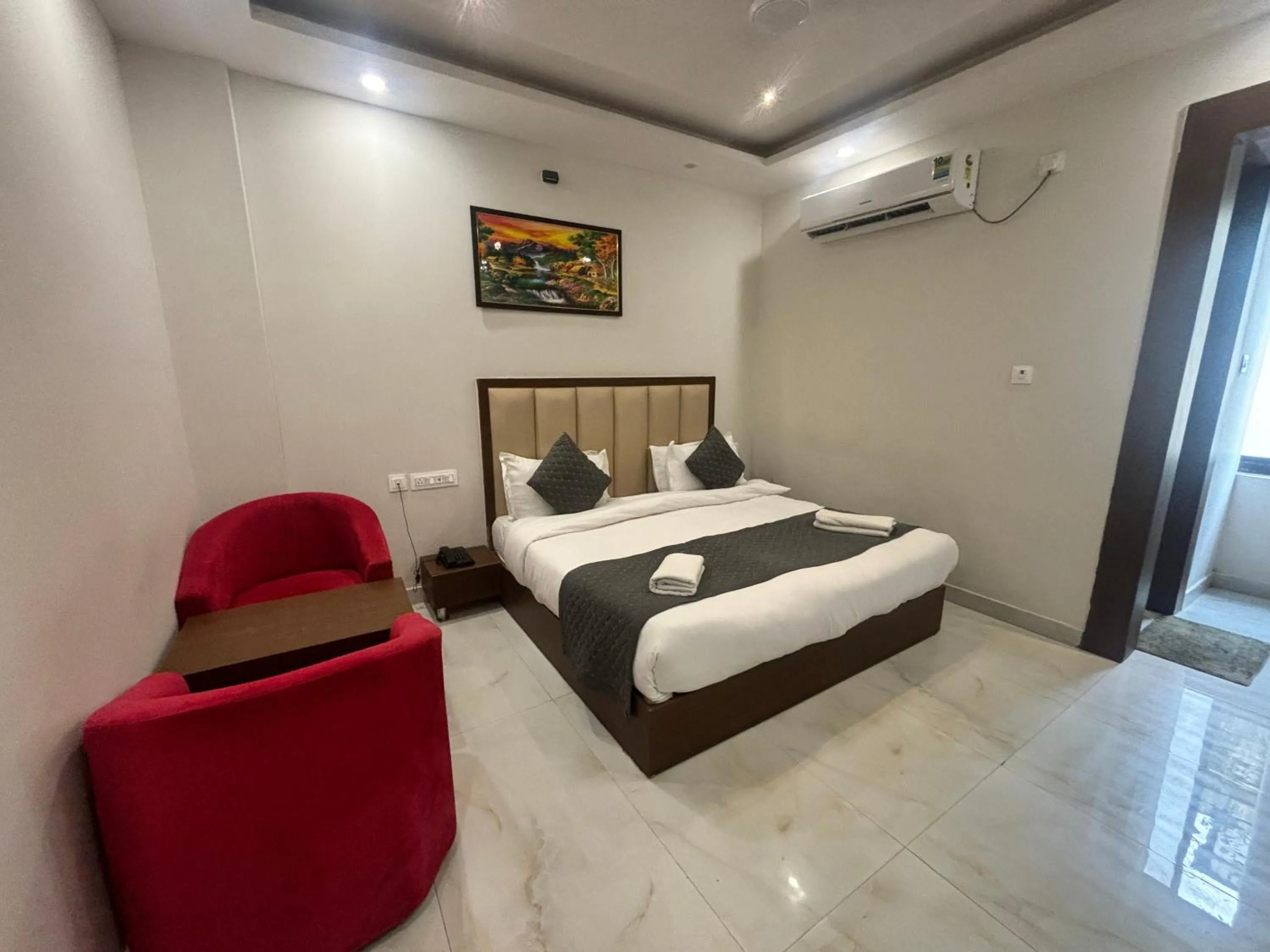 Bed in ShriGo Hotel Haridwar