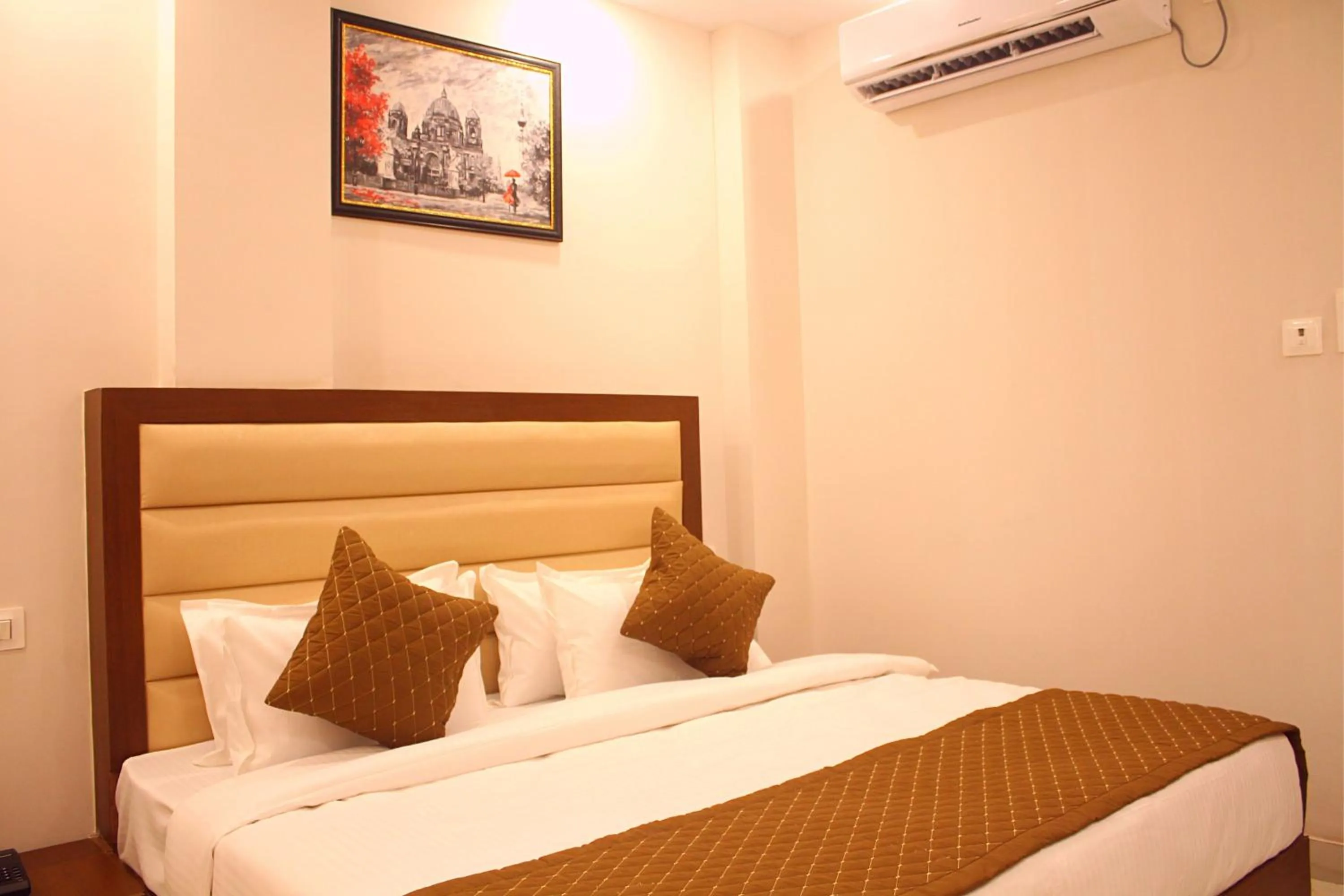 Bedroom in ShriGo Hotel Haridwar