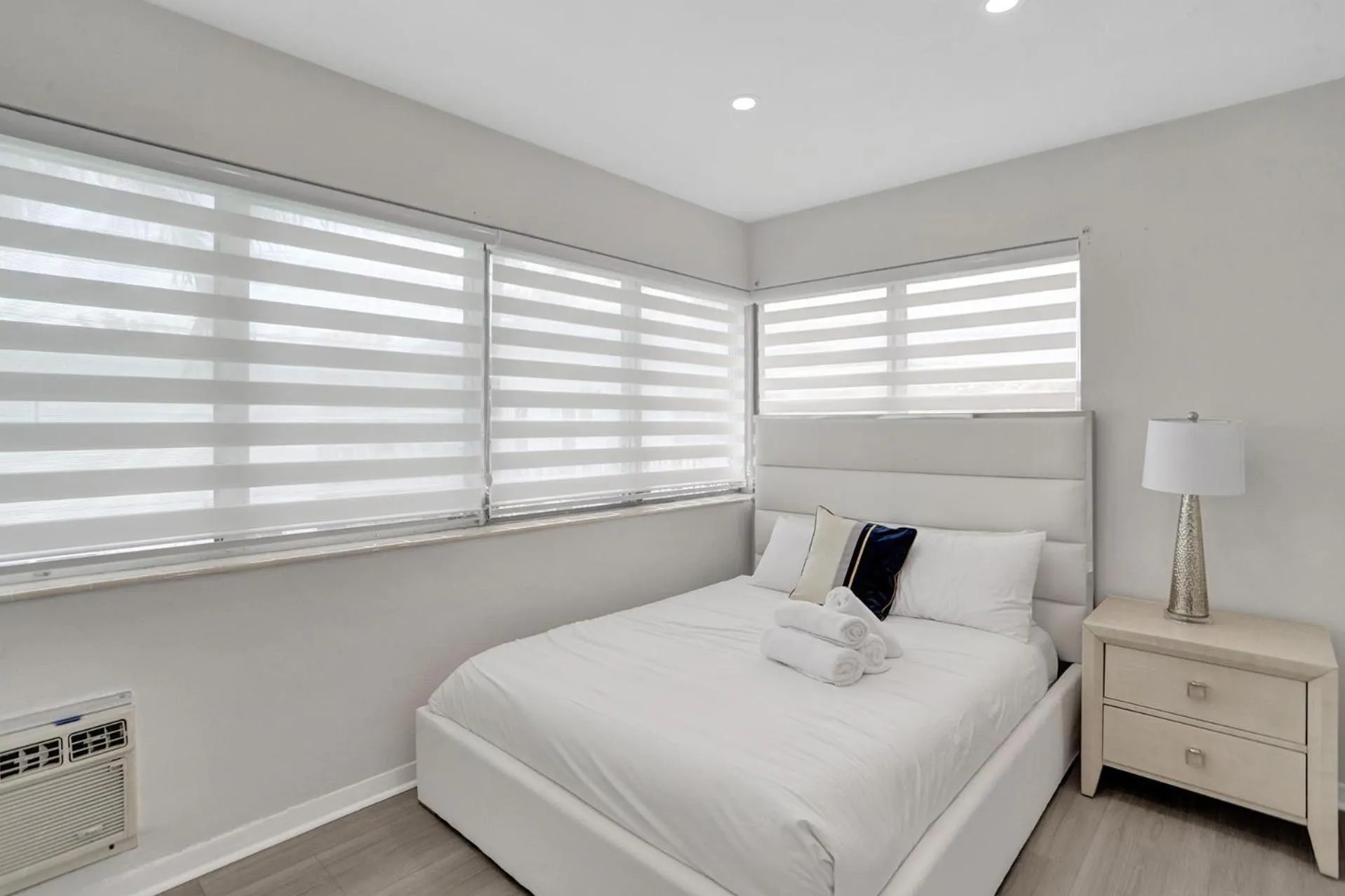 Bedroom, Bed in Bay Harbor Suites