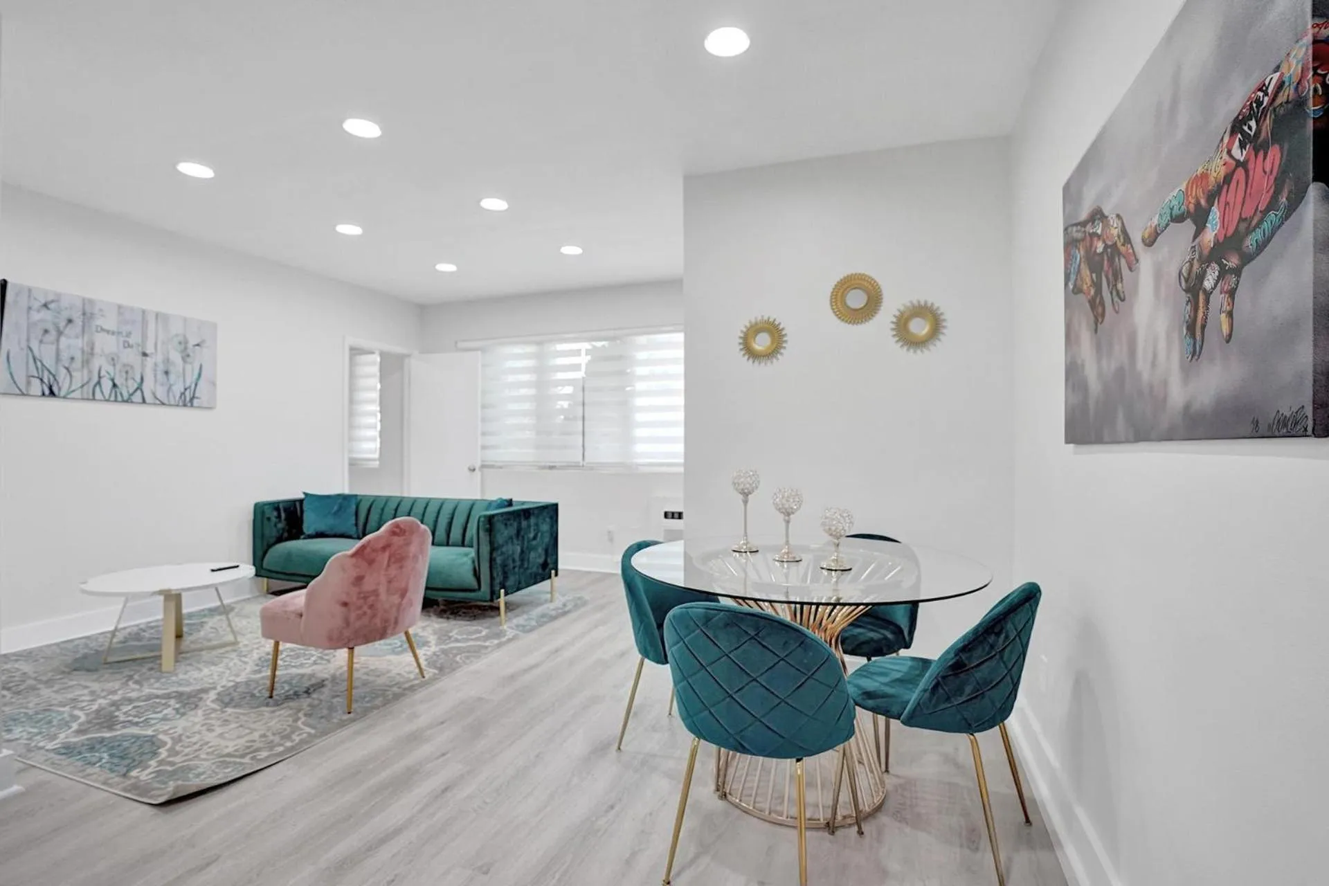 Living room in Bay Harbor Suites