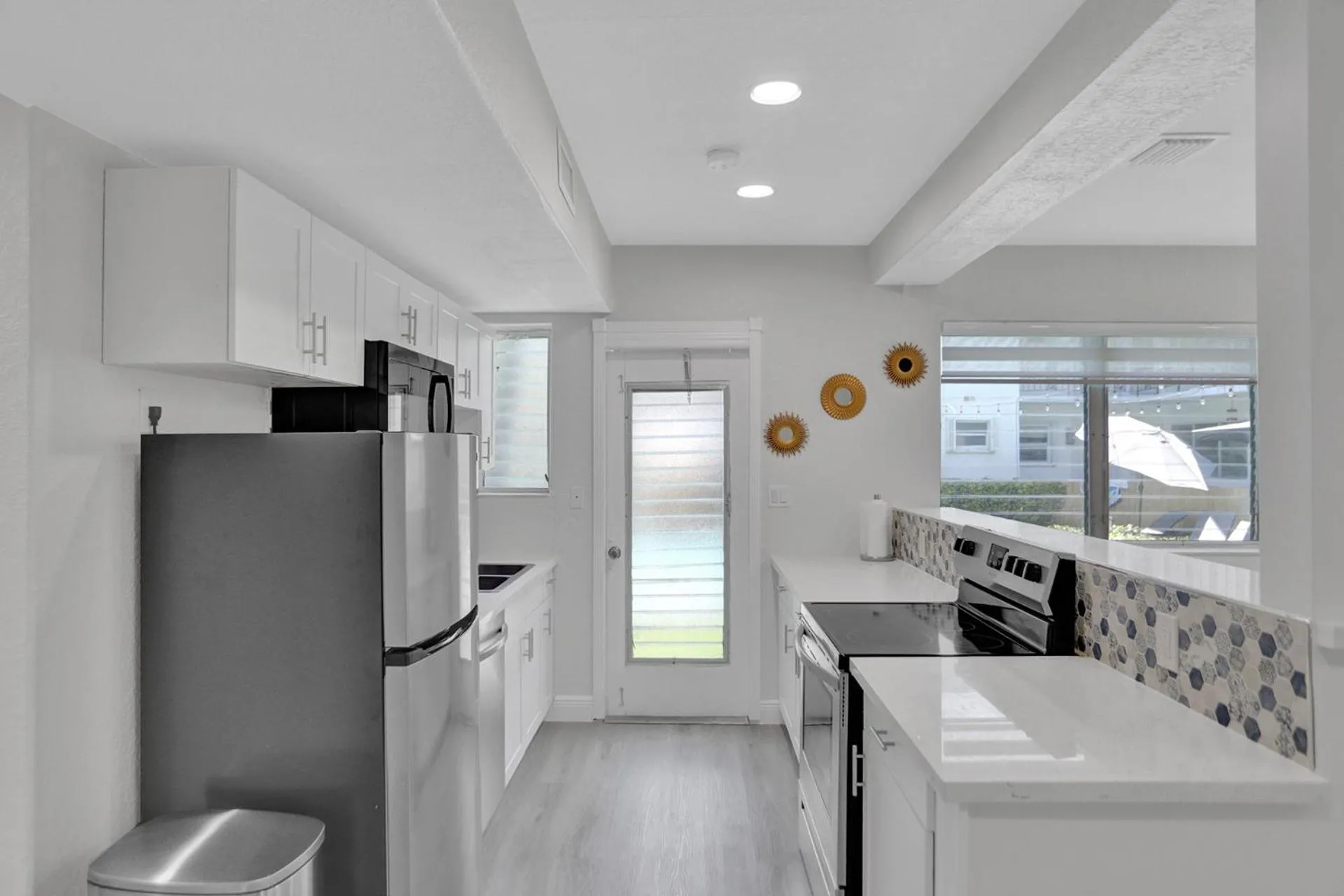 Kitchen or kitchenette in Bay Harbor Suites