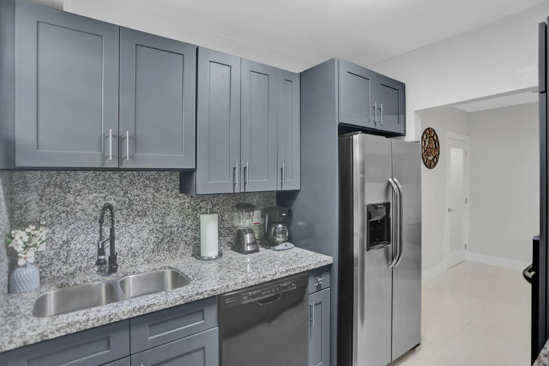 Kitchen or kitchenette in Bay Harbor Suites