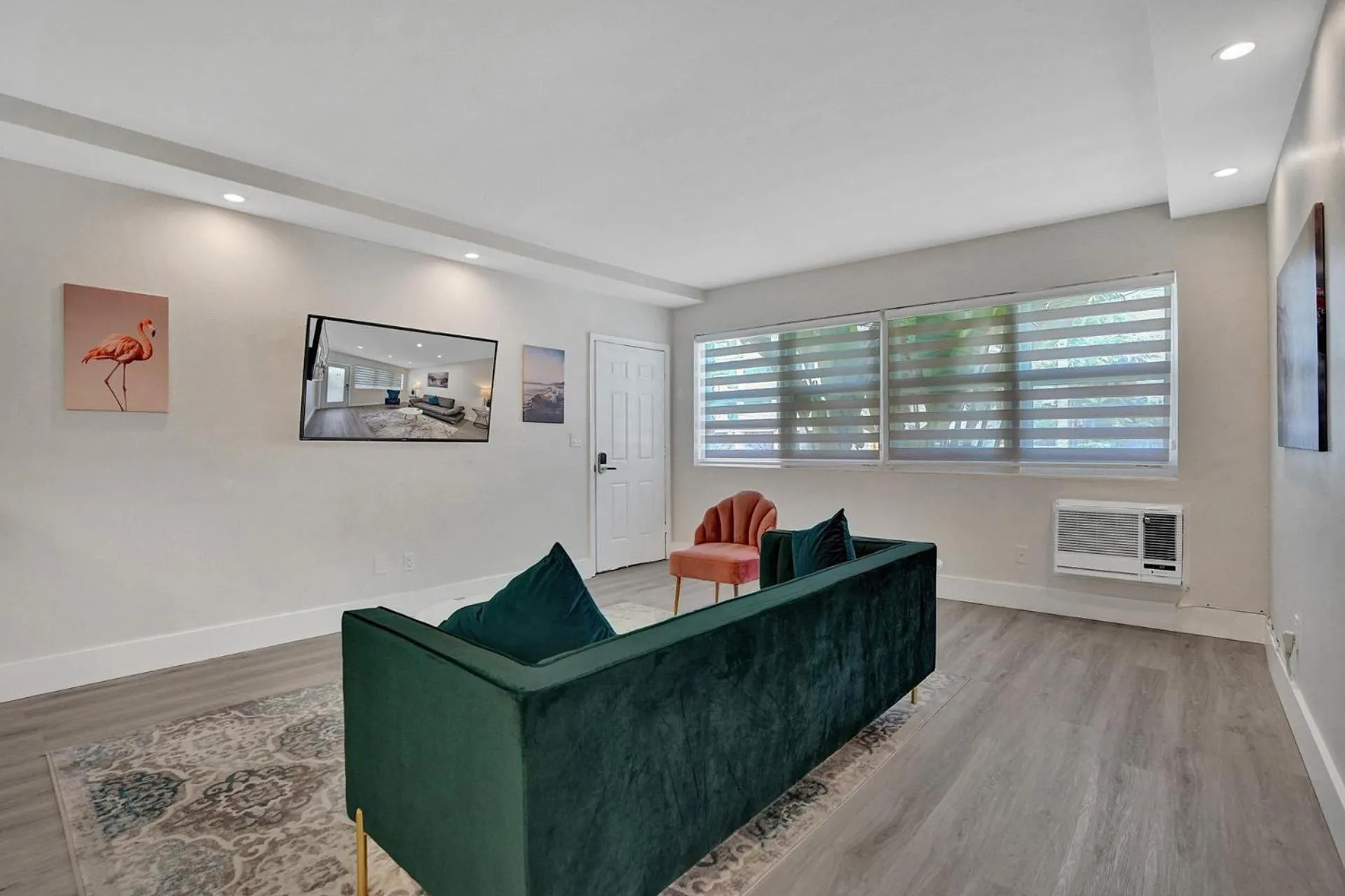 Living room in Bay Harbor Suites