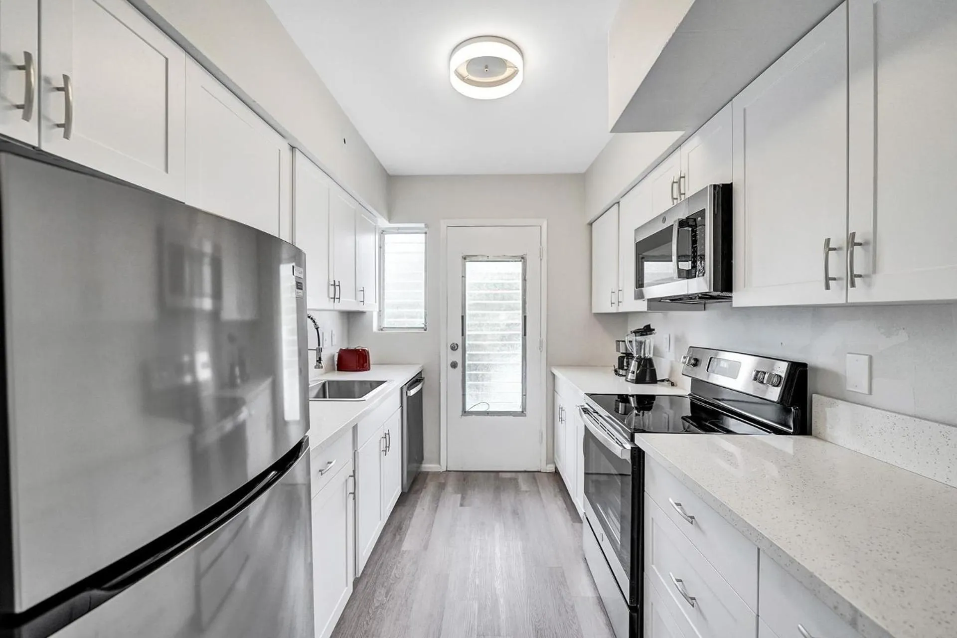 Kitchen or kitchenette in Bay Harbor Suites