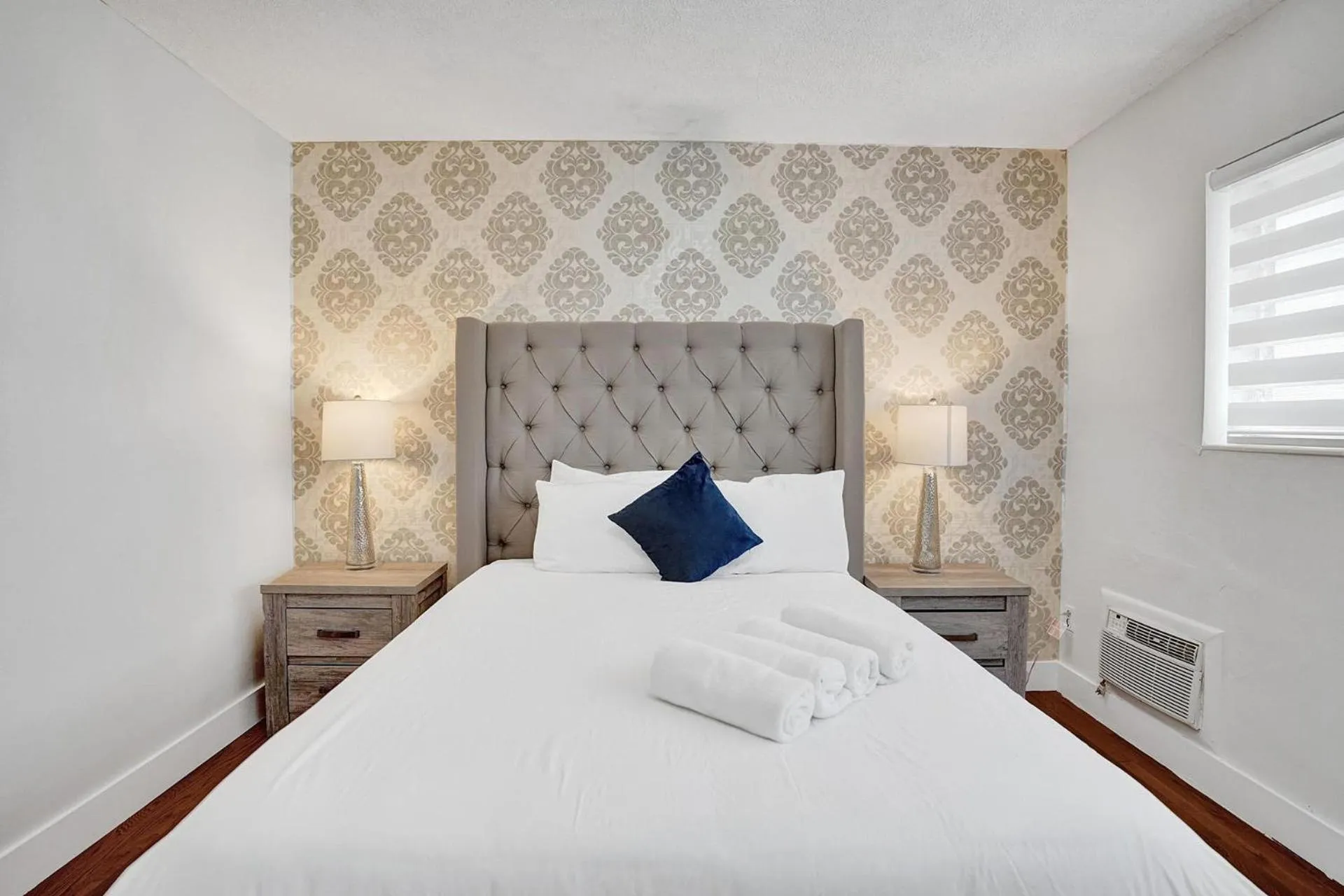 Bedroom, Bed in Bay Harbor Suites