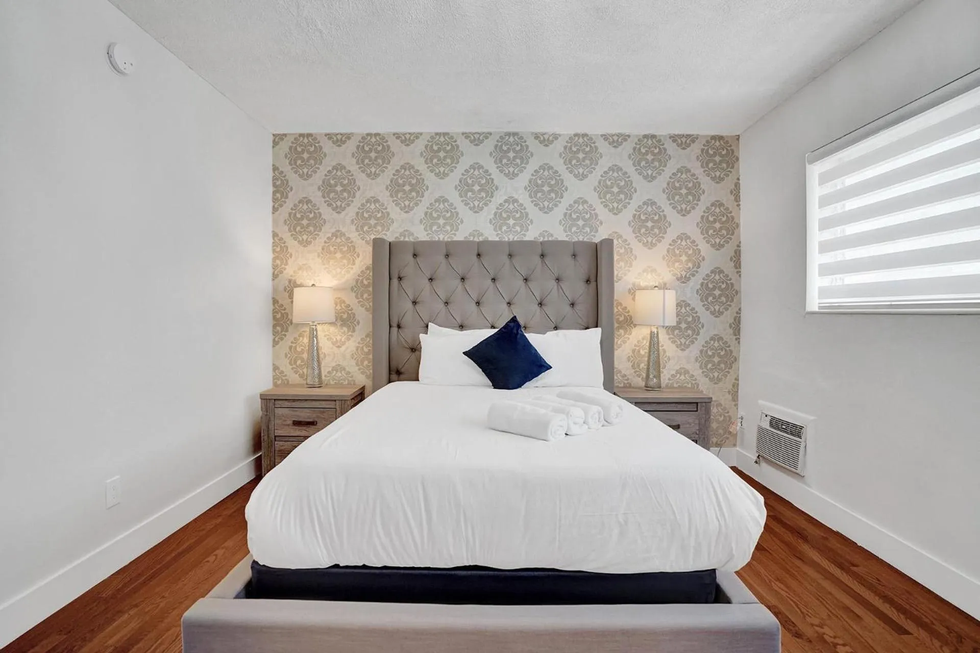 Bedroom, Bed in Bay Harbor Suites