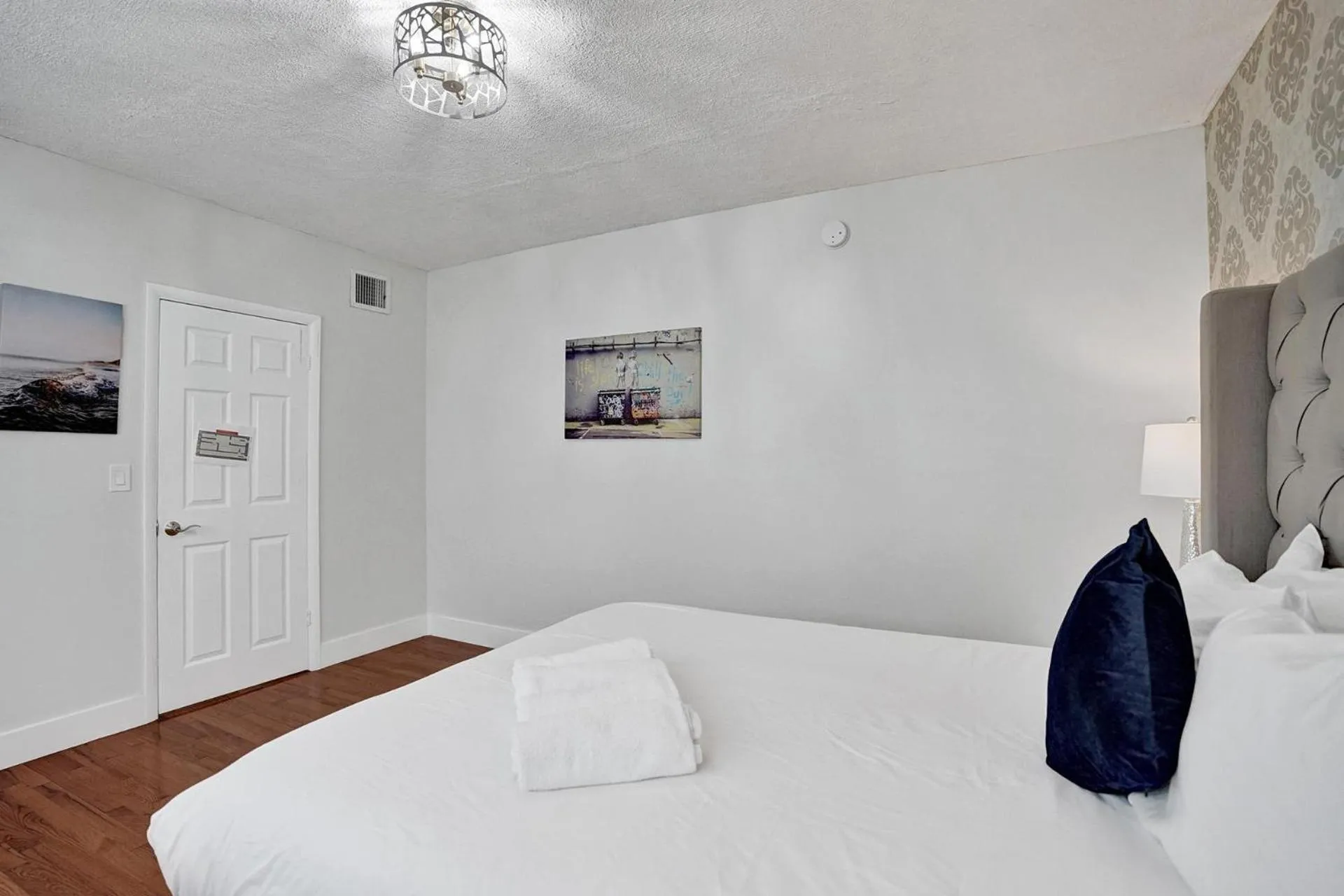 Bedroom, Bed in Bay Harbor Suites