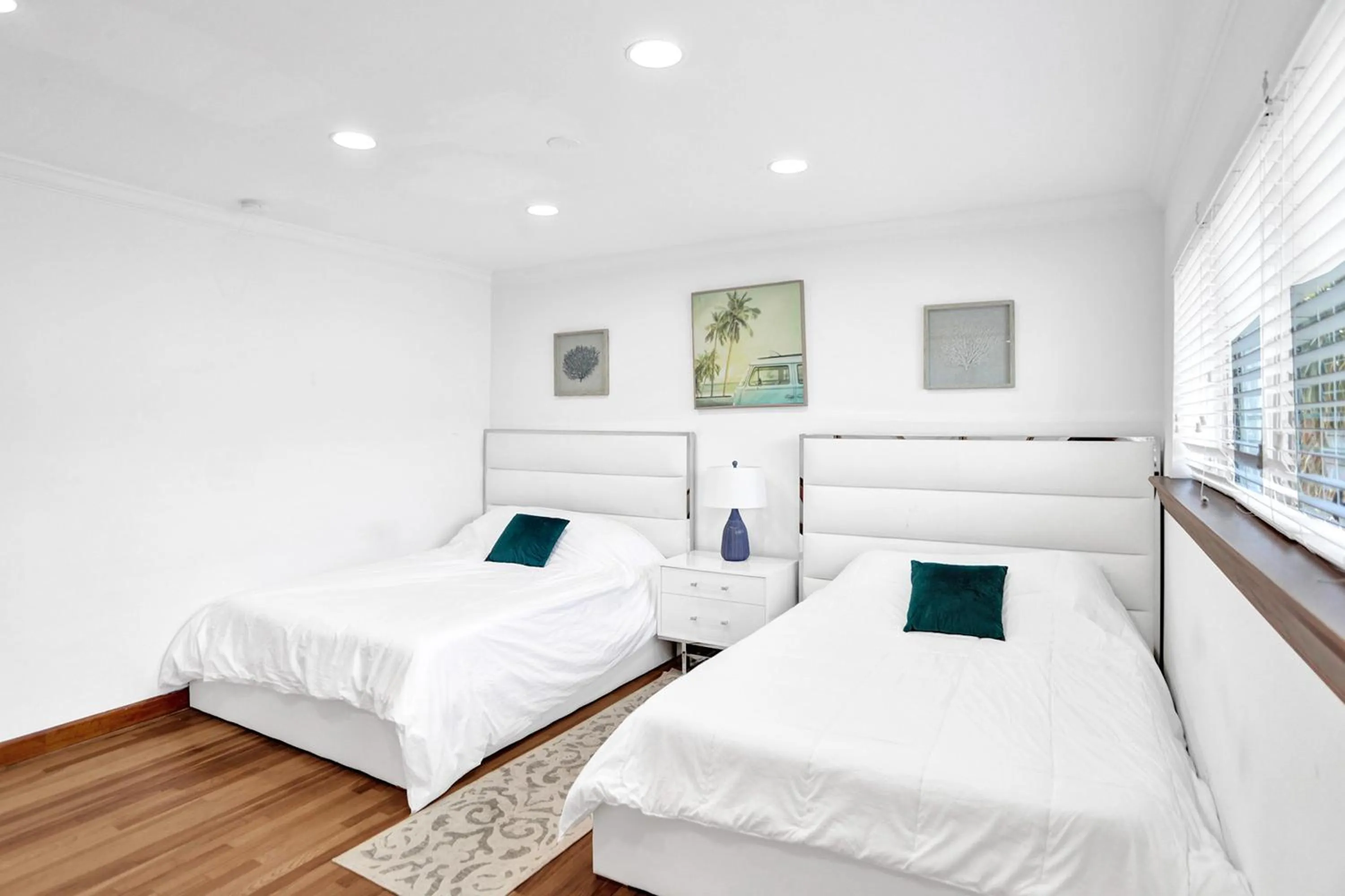 Bed in Bay Harbor Suites