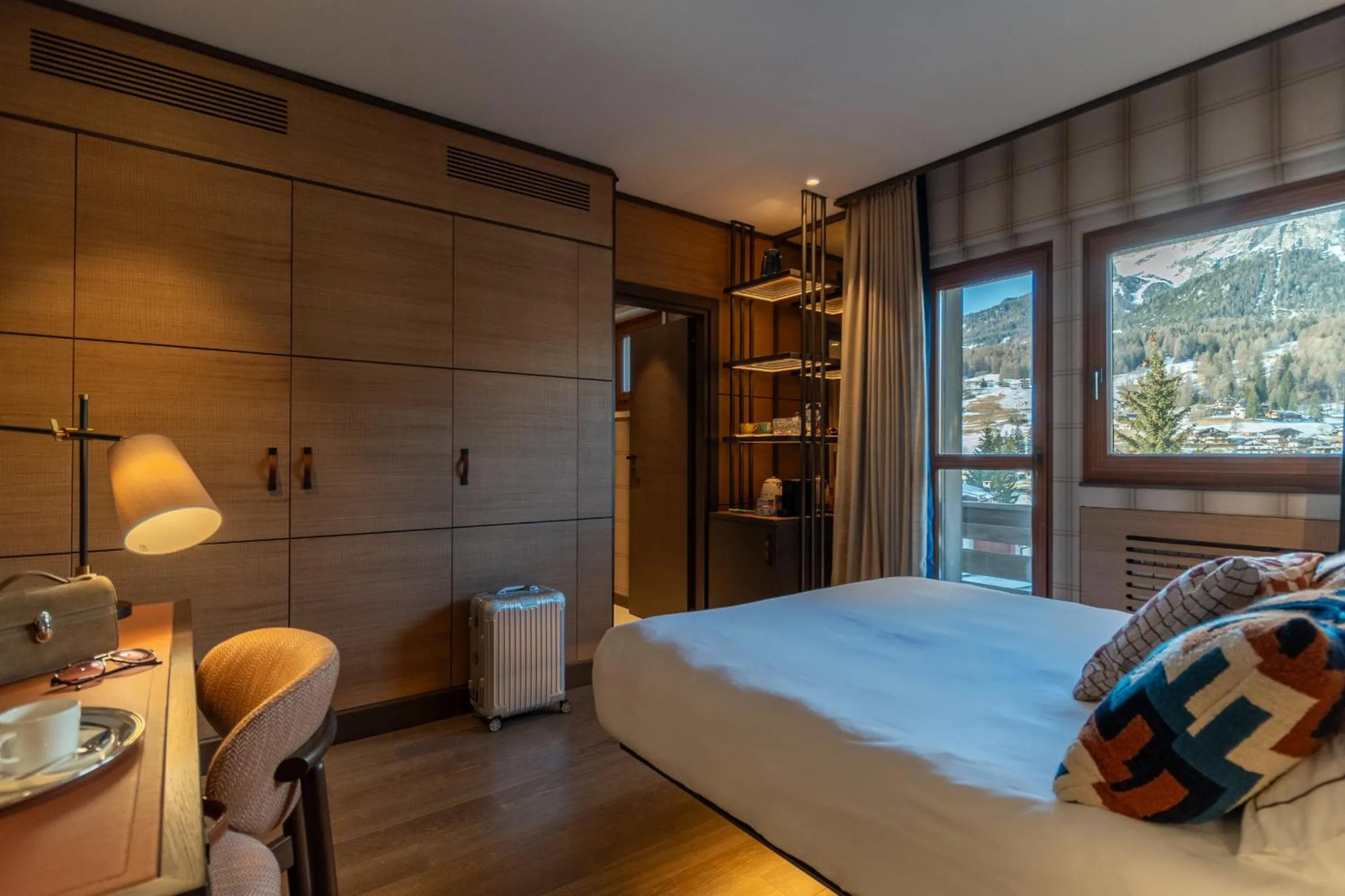 Bedroom, Bed in Eight Cortina