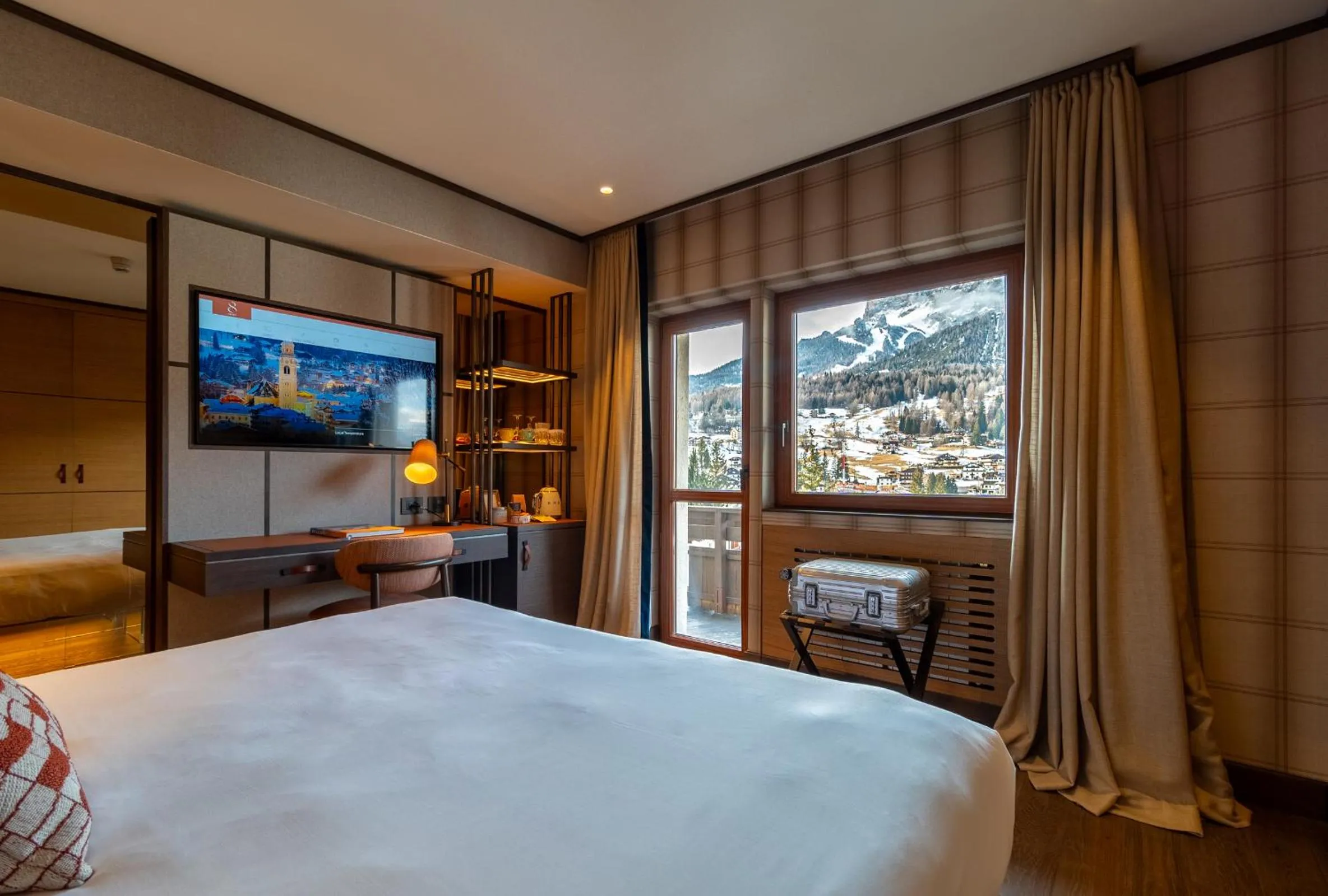 Bedroom, Bed in Eight Cortina