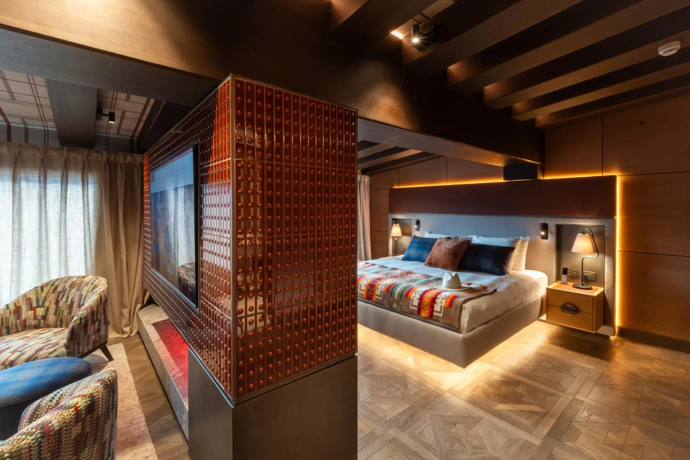 Bedroom, Bed in Eight Cortina