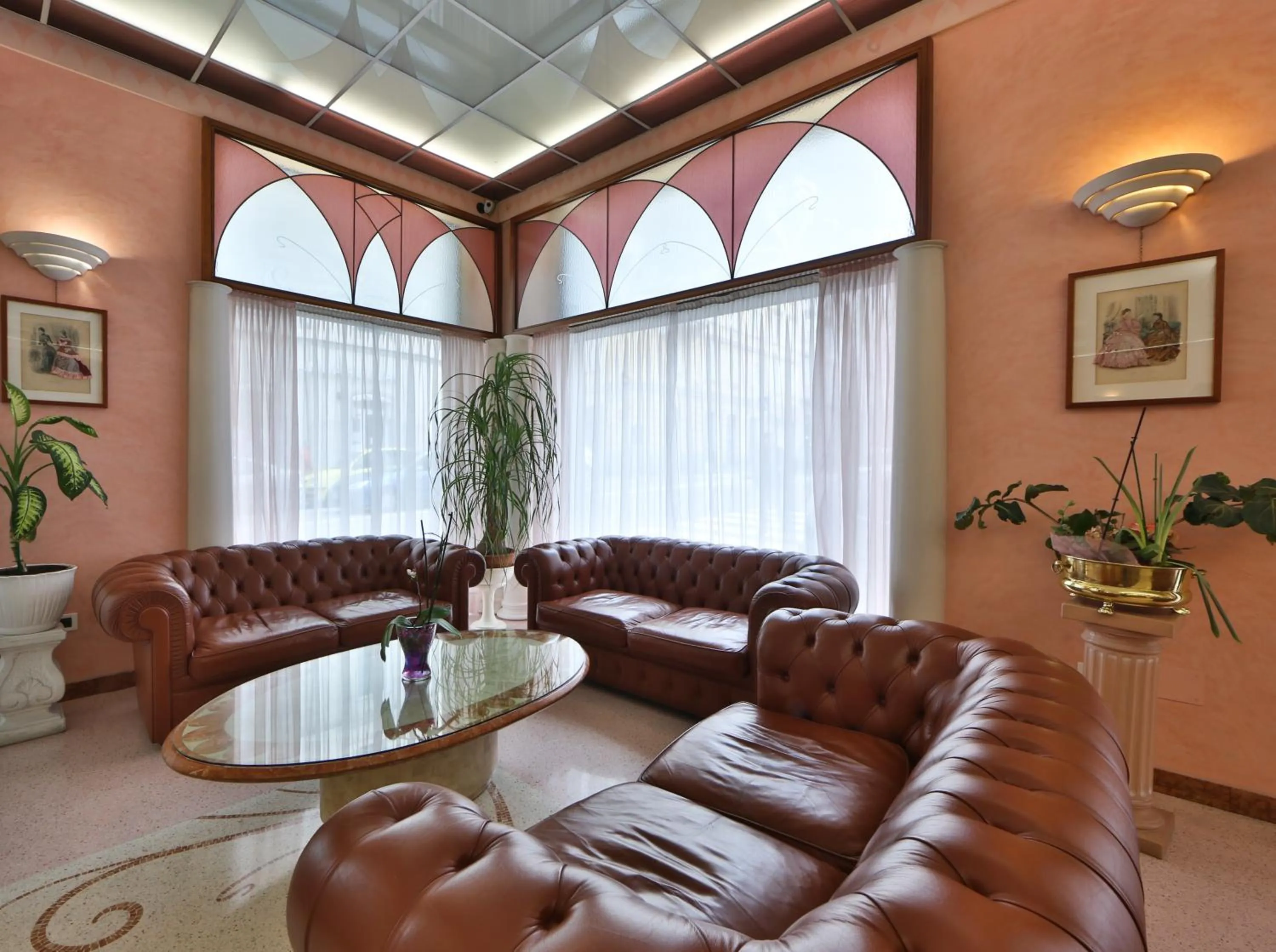 Communal lounge/ TV room in Hotel San Giusto