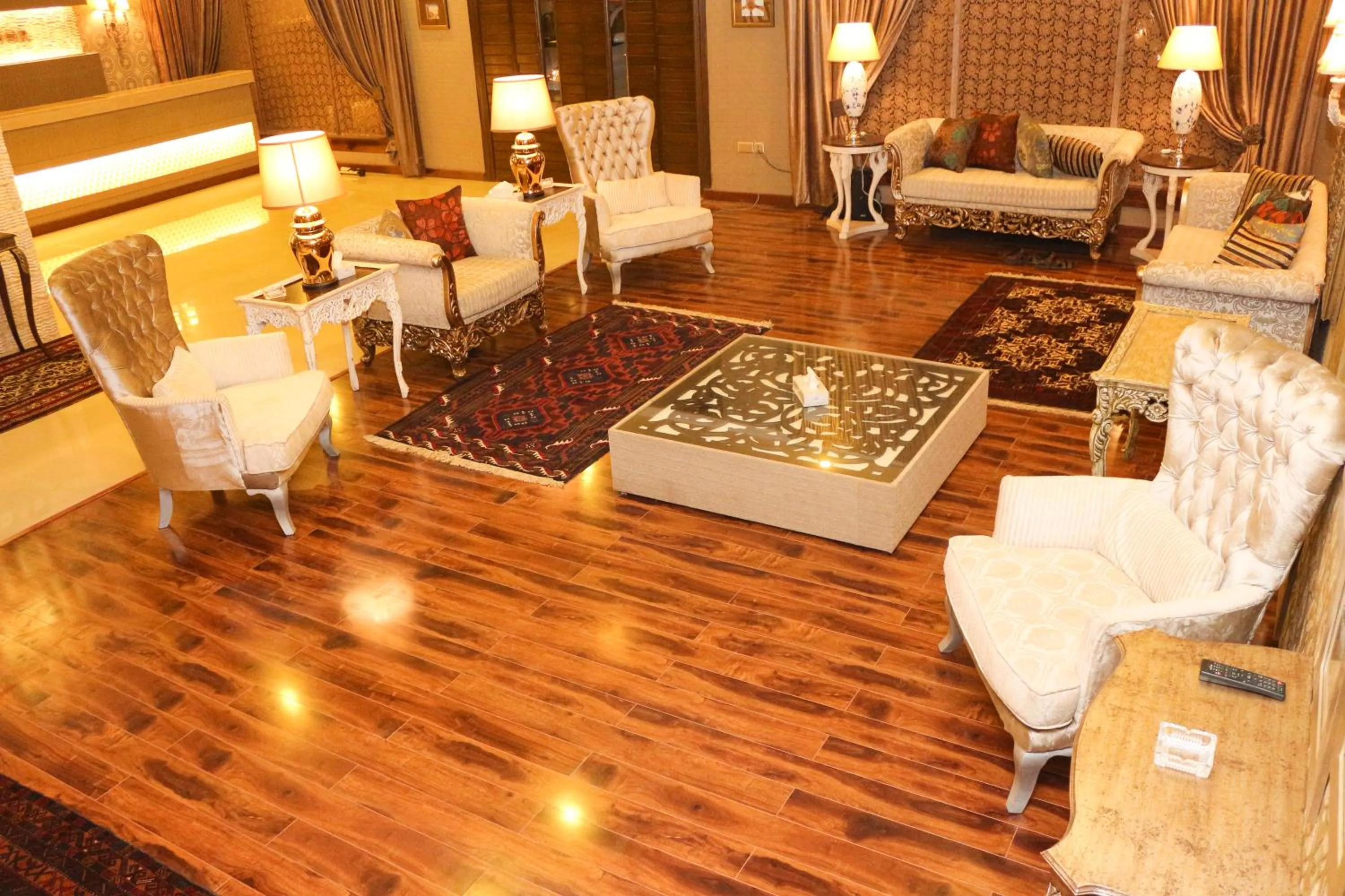 Shelton Rezidor Swat