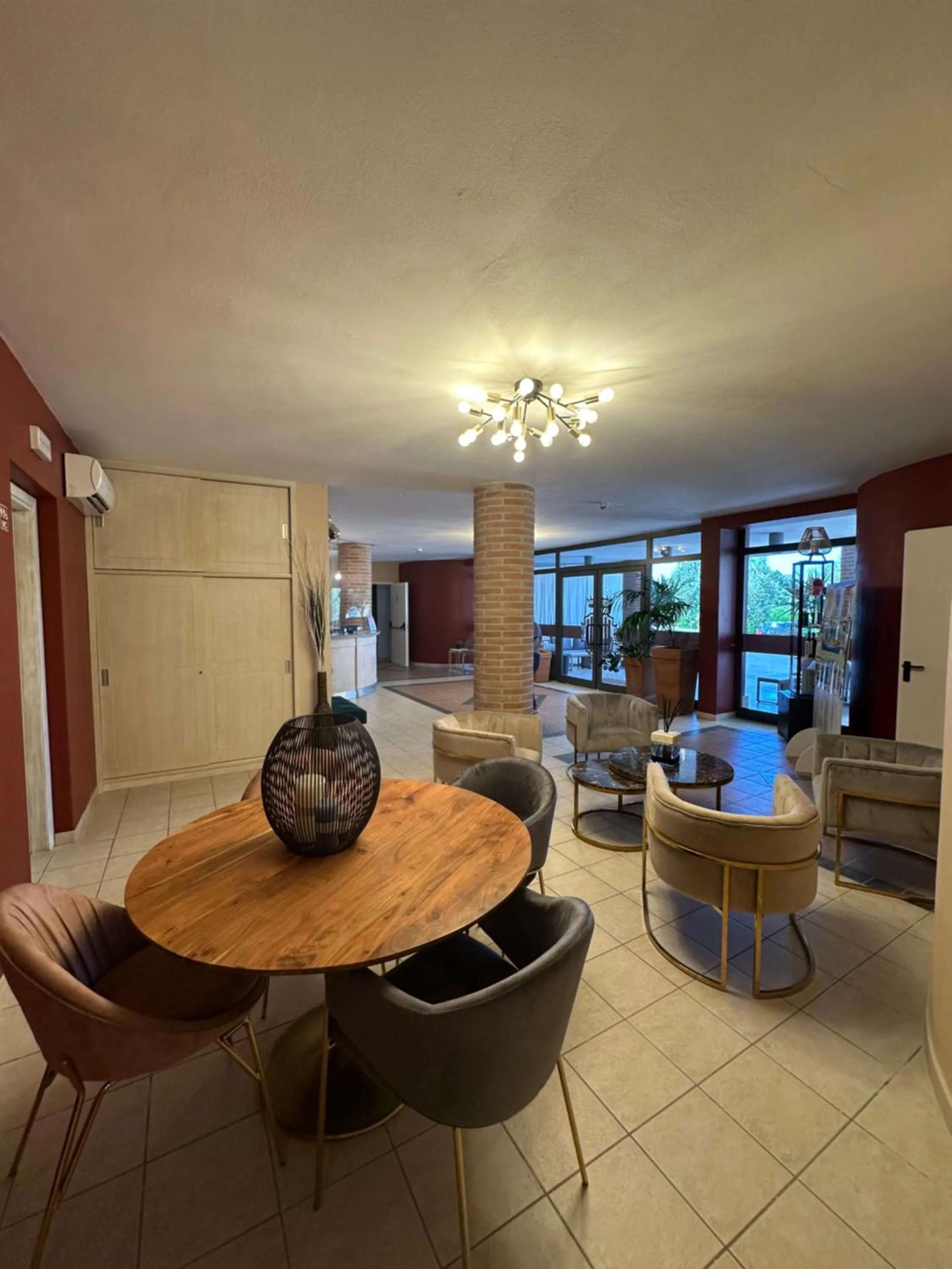 Lobby or reception in Le Residenze di Santa Costanza - Le Dimore