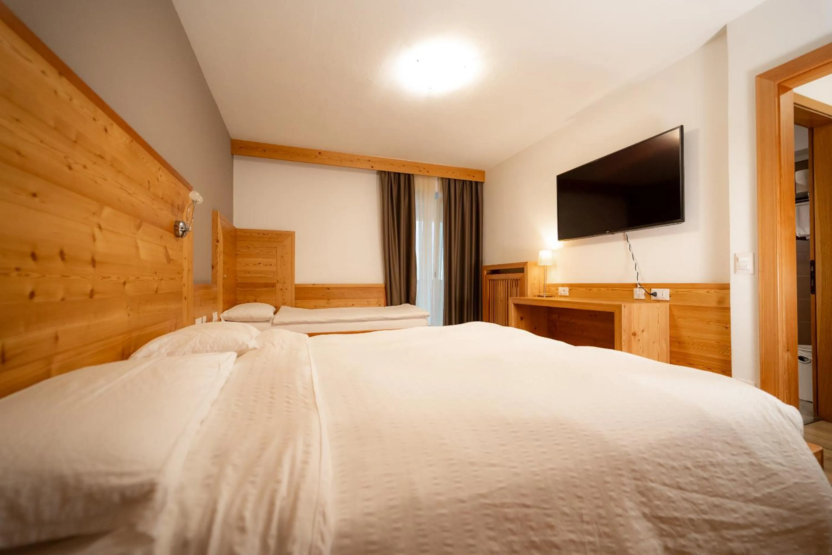 Bed in Hotel Garni Arnica ***S