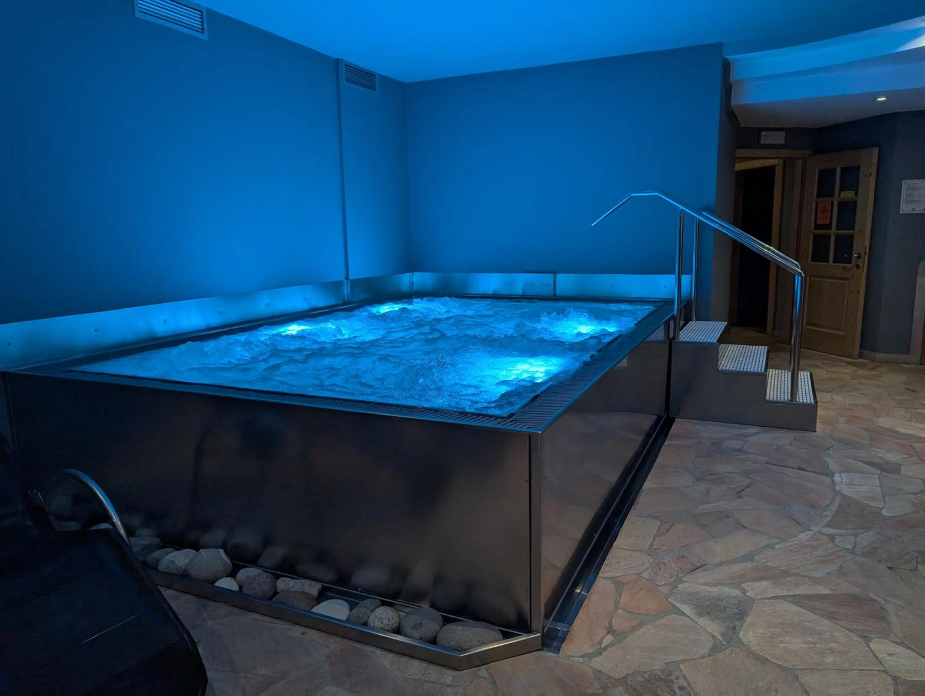 Swimming pool in Hotel Garni Arnica ***S