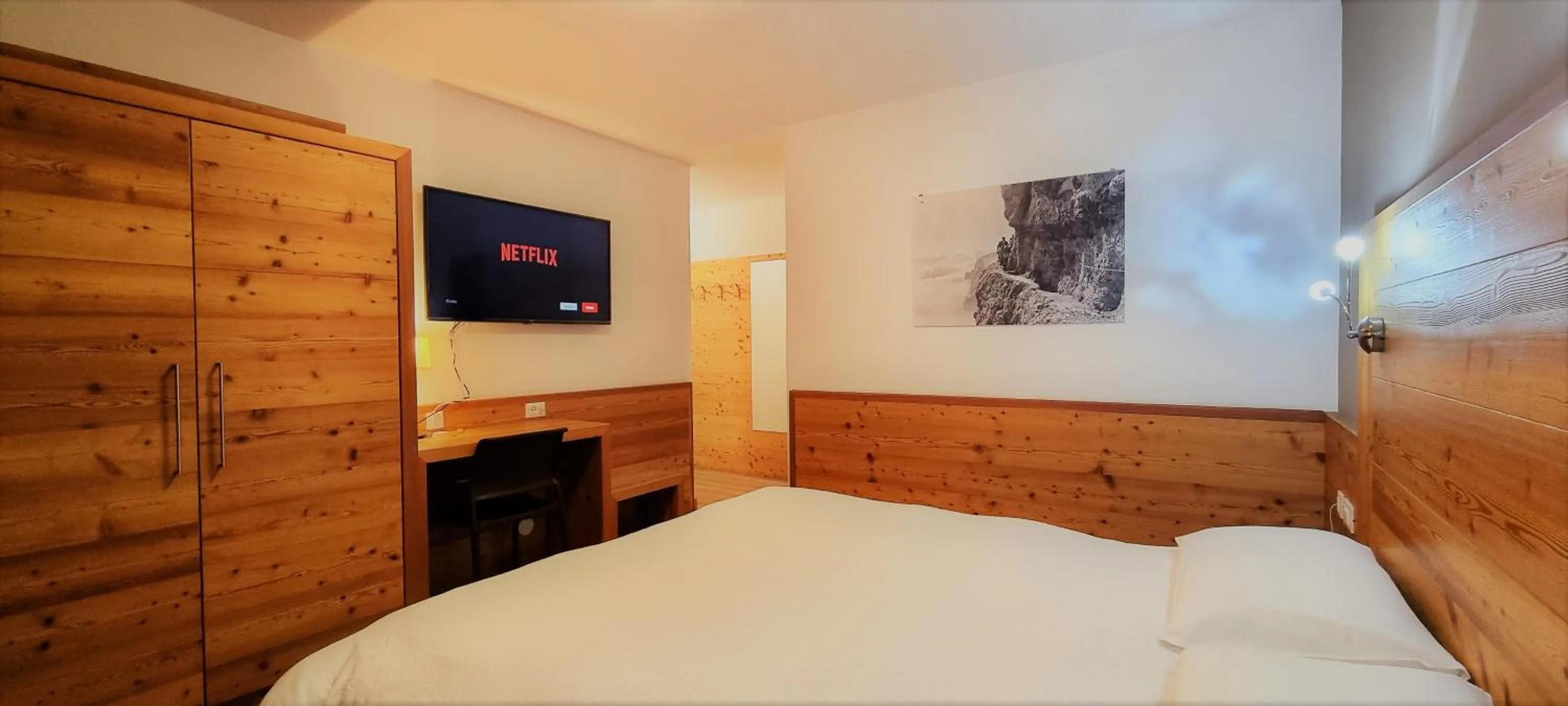 Bed in Hotel Garni Arnica ***S