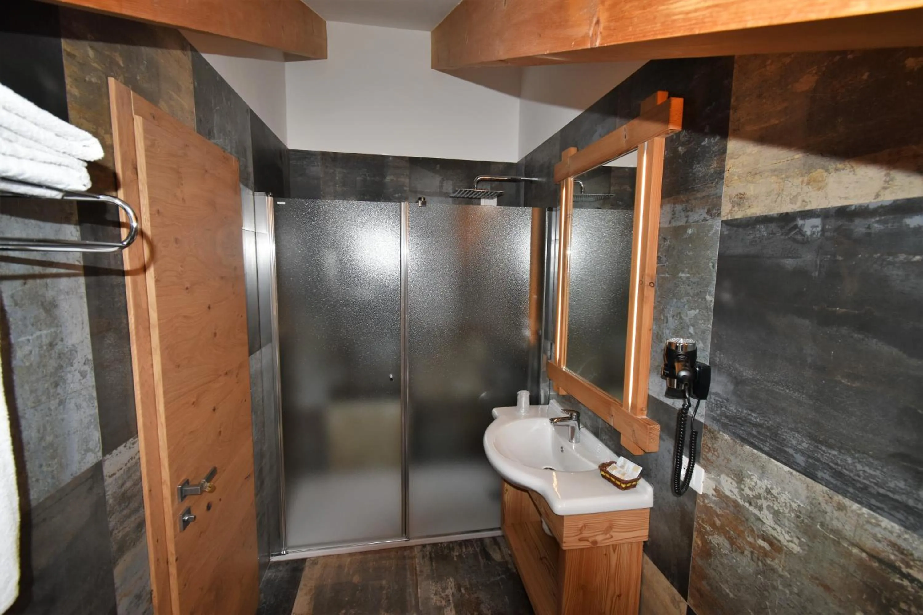 Bathroom in Hotel Garni Arnica ***S