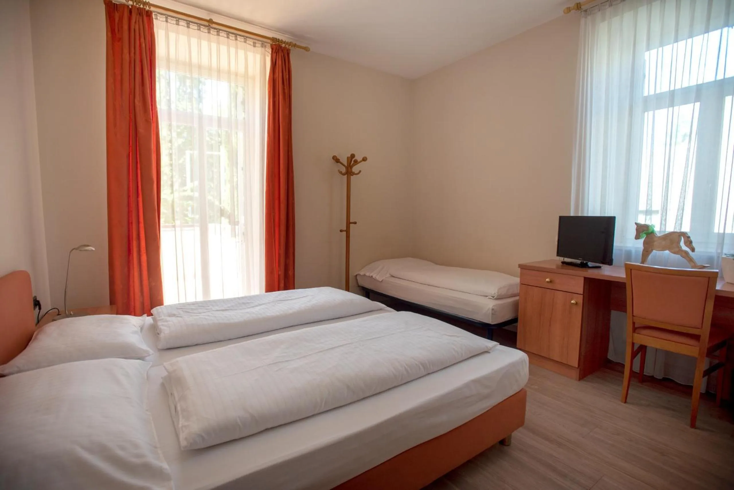 TV and multimedia, Bed in Albergo Cavallino s'Rössl