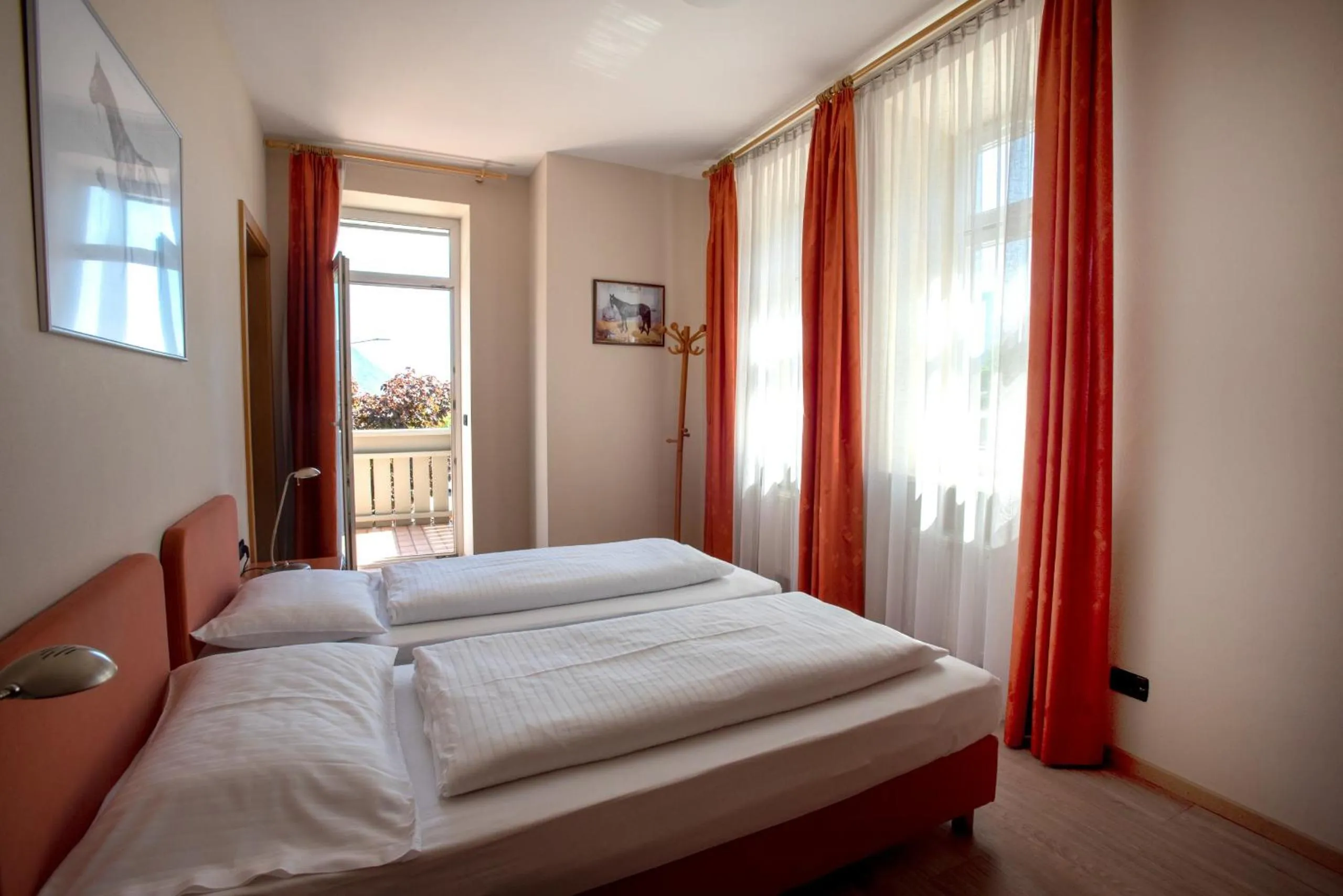 Bed in Albergo Cavallino s'Rössl