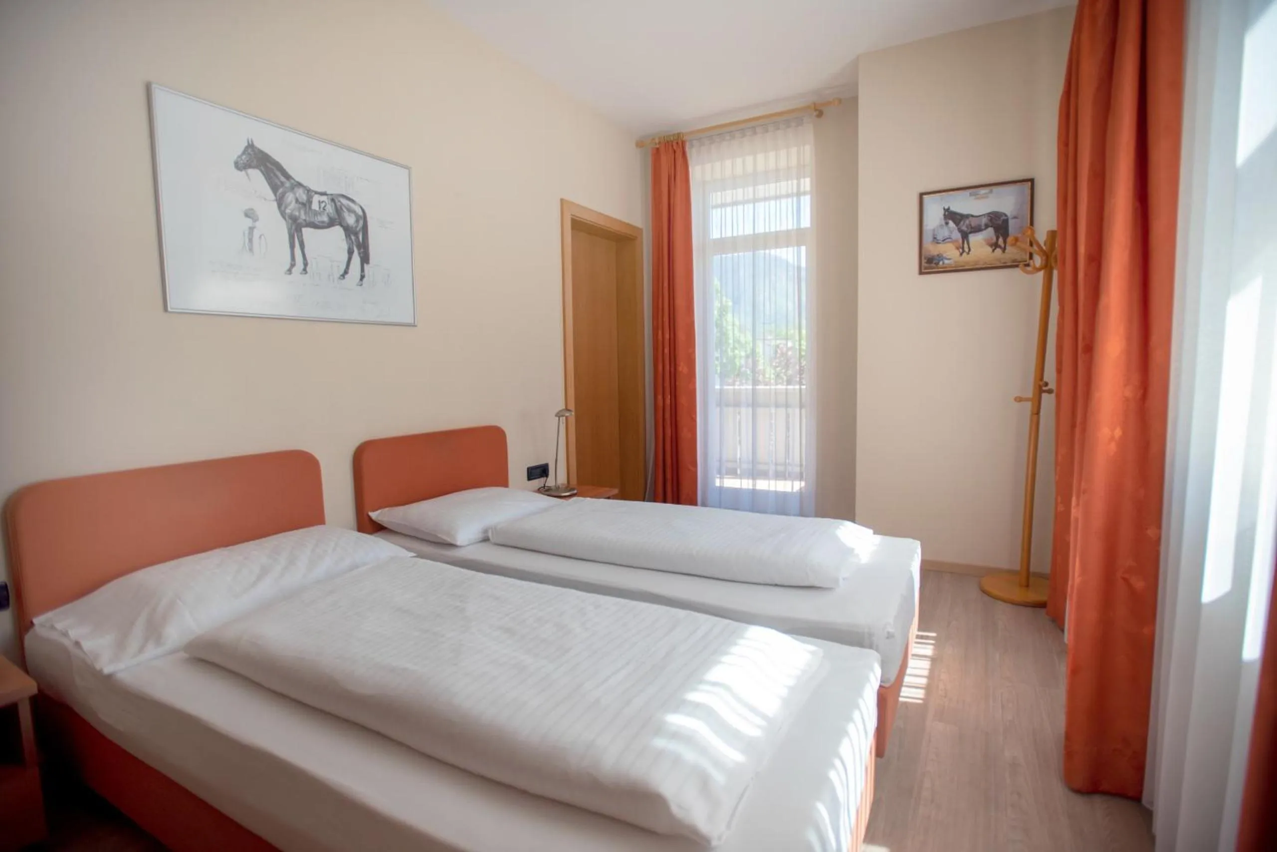 Bed in Albergo Cavallino s'Rössl