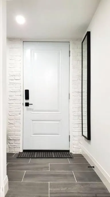 Renovated Guest Suite Near The Lake & High Park in Toronto!