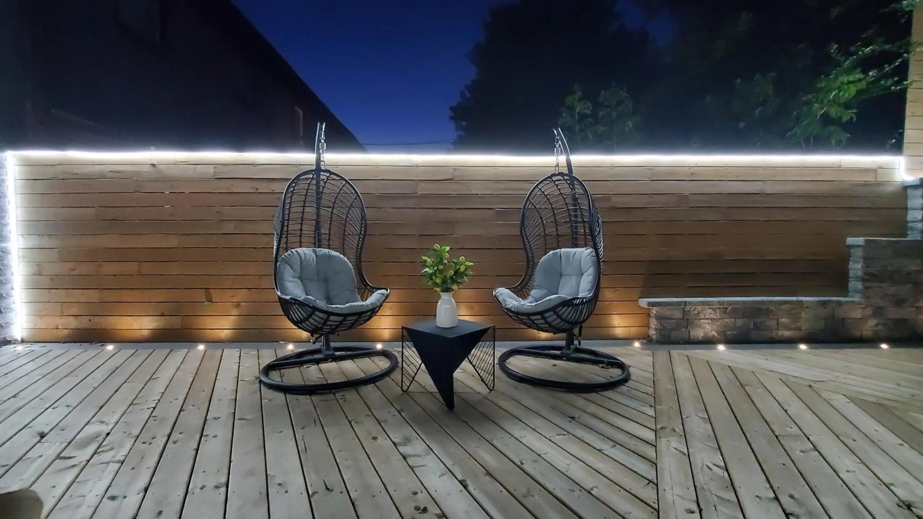 Renovated Guest Suite Near The Lake & High Park in Toronto!