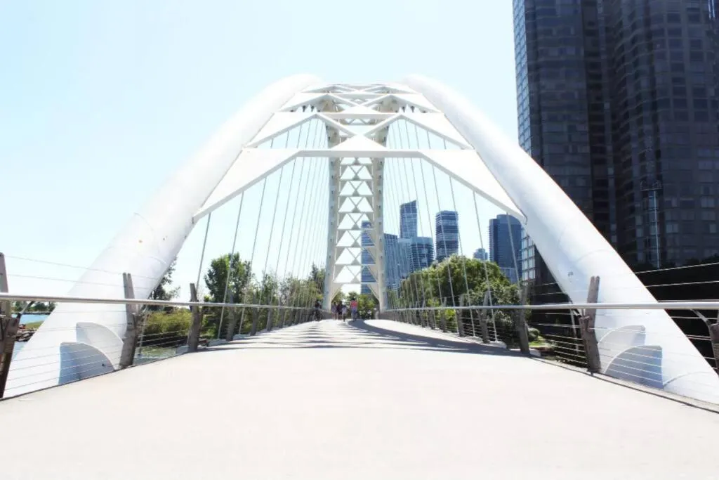 Renovated Guest Suite Near The Lake & High Park in Toronto!