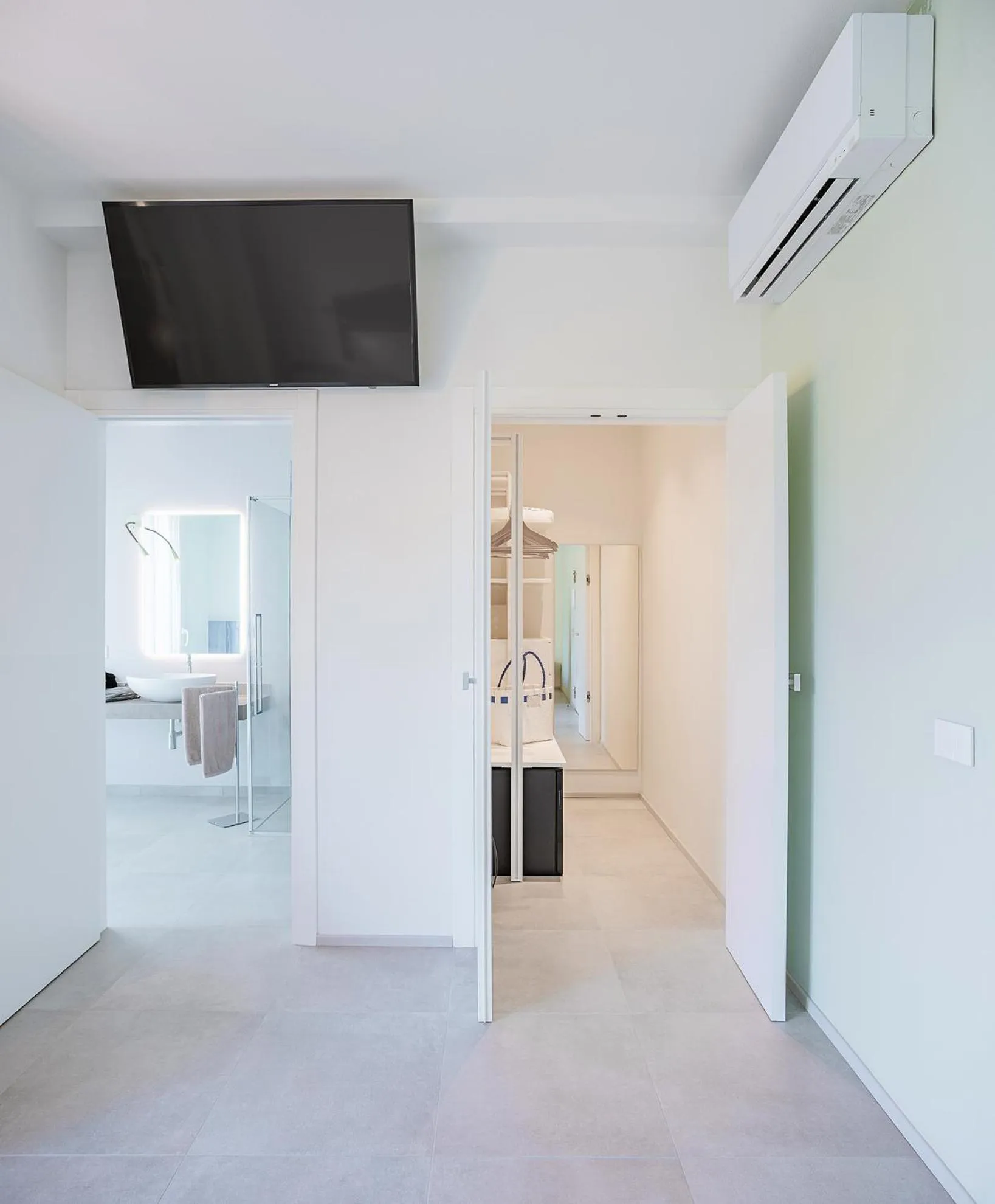 TV and multimedia in Hotel Corallo