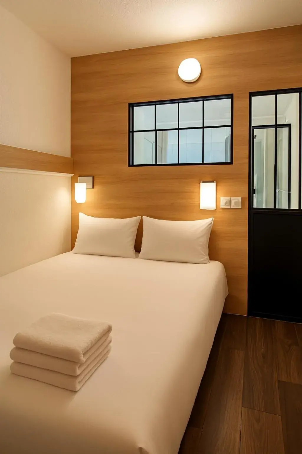 Double Room with Private Bathroom in Class'eco Liège Double Room with Private Bathroom in Class'eco Liège