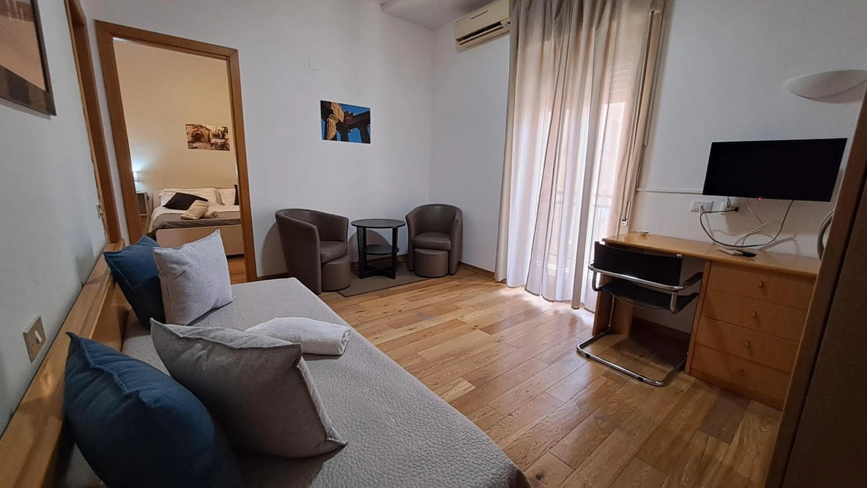 Seating area in Hotel Del Viale