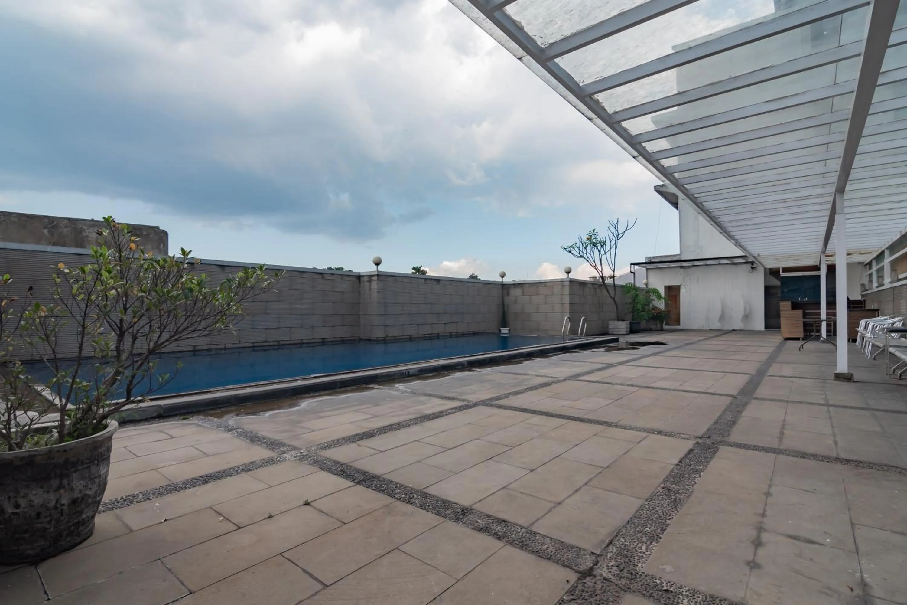 Swimming pool in Urbanview Hotel Newton Riau Bandung by RedDoorz