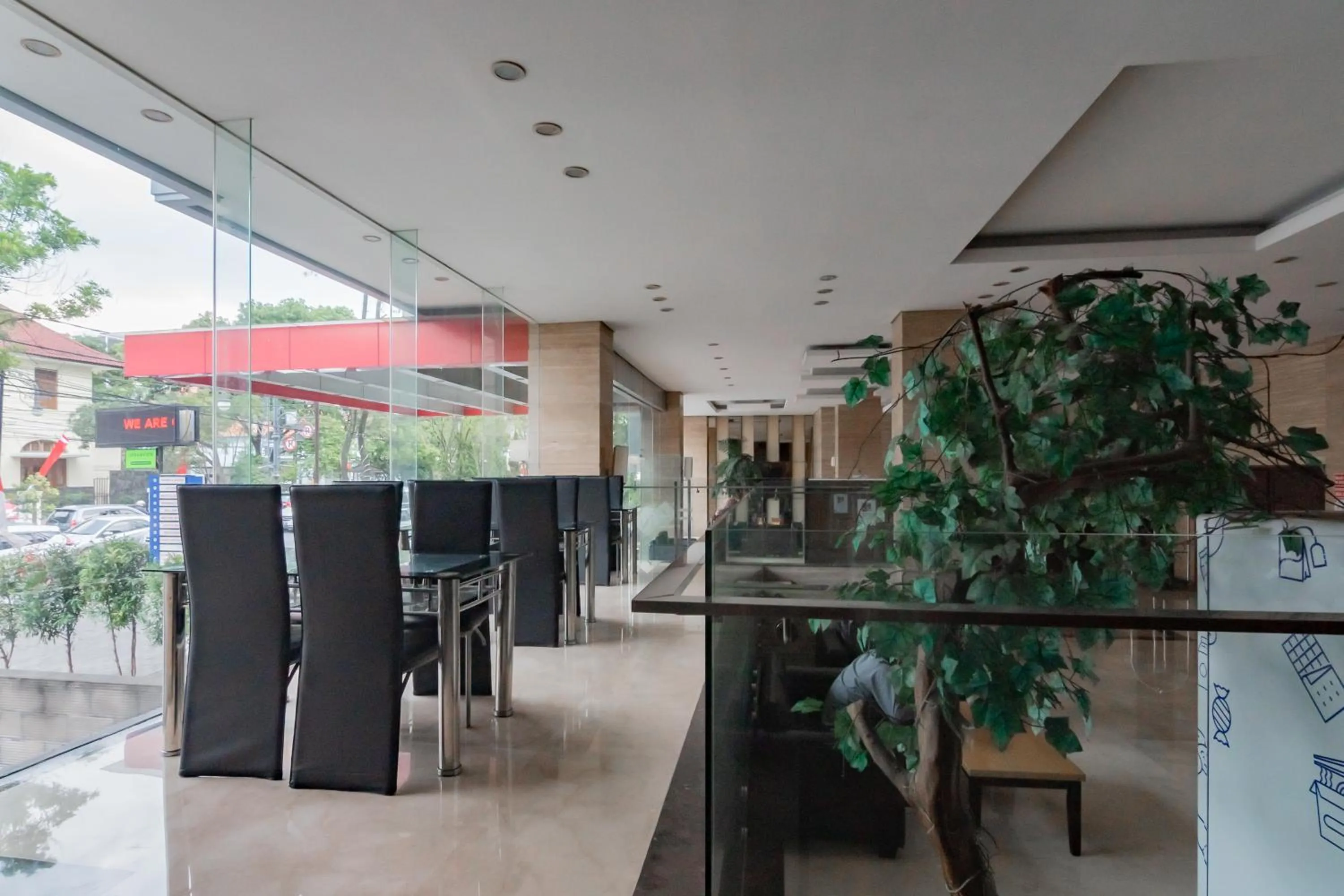 Lobby or reception in Urbanview Hotel Newton Riau Bandung by RedDoorz