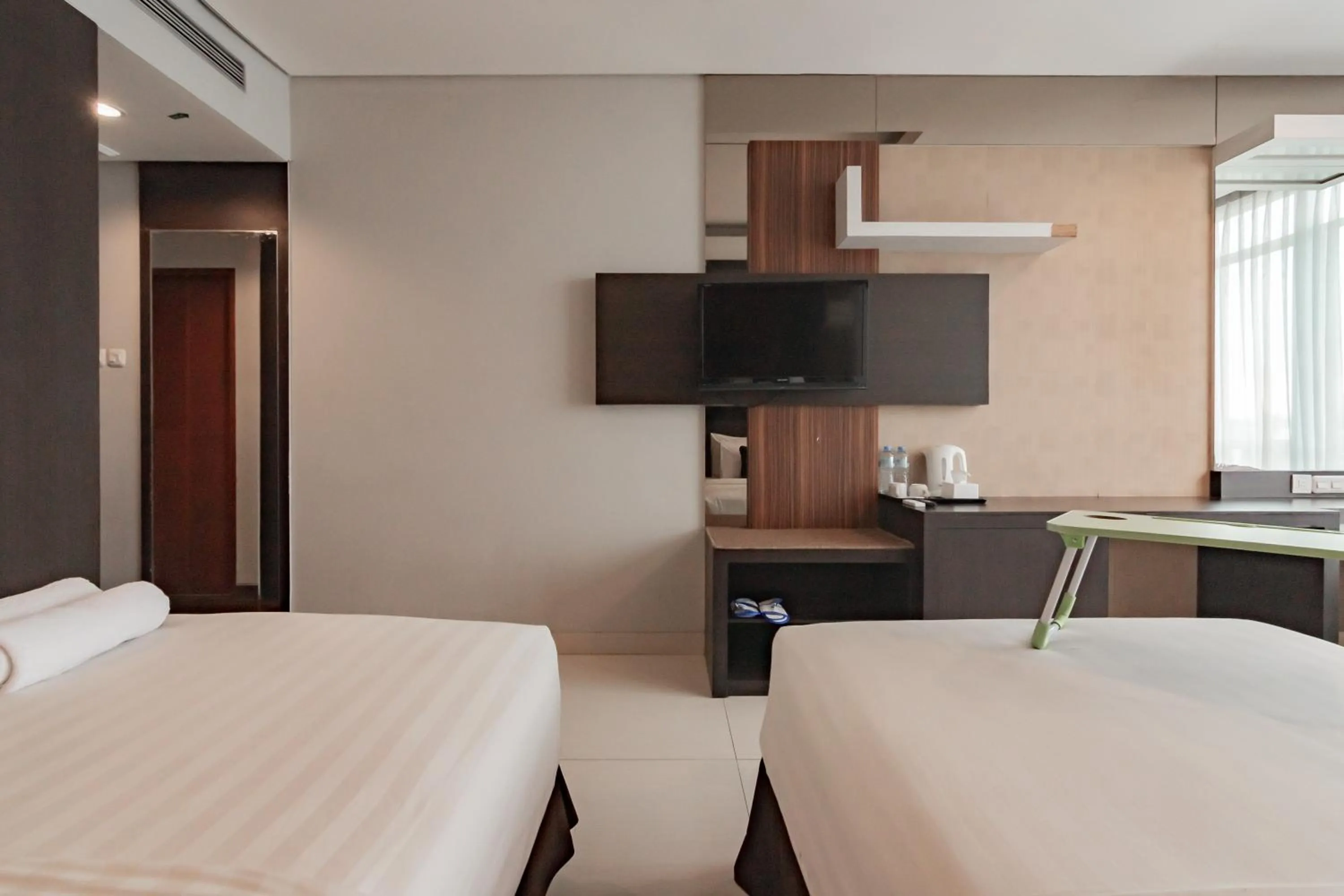 Bedroom, Bed in Urbanview Hotel Newton Riau Bandung by RedDoorz
