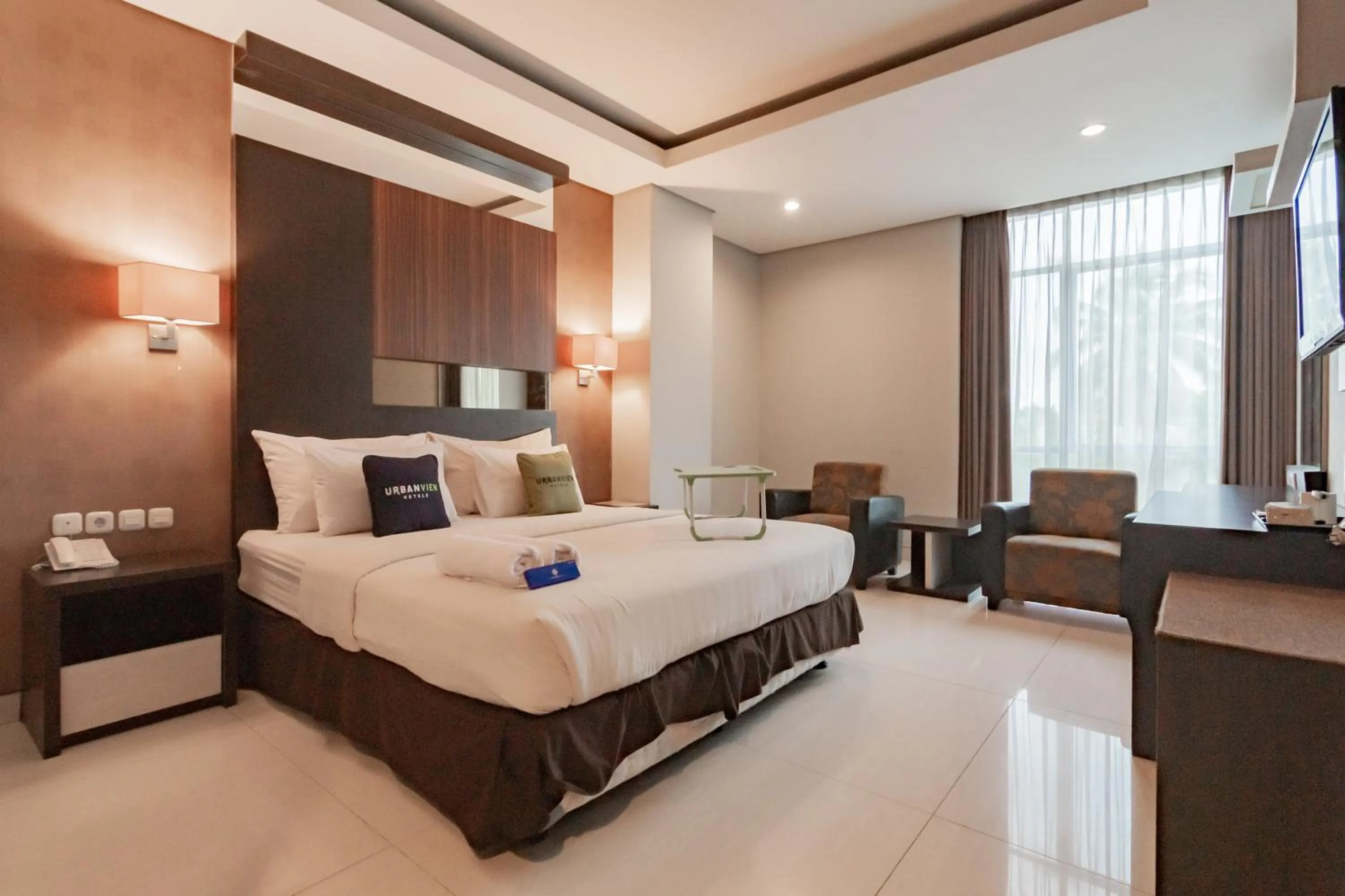 Bedroom, Bed in Urbanview Hotel Newton Riau Bandung by RedDoorz