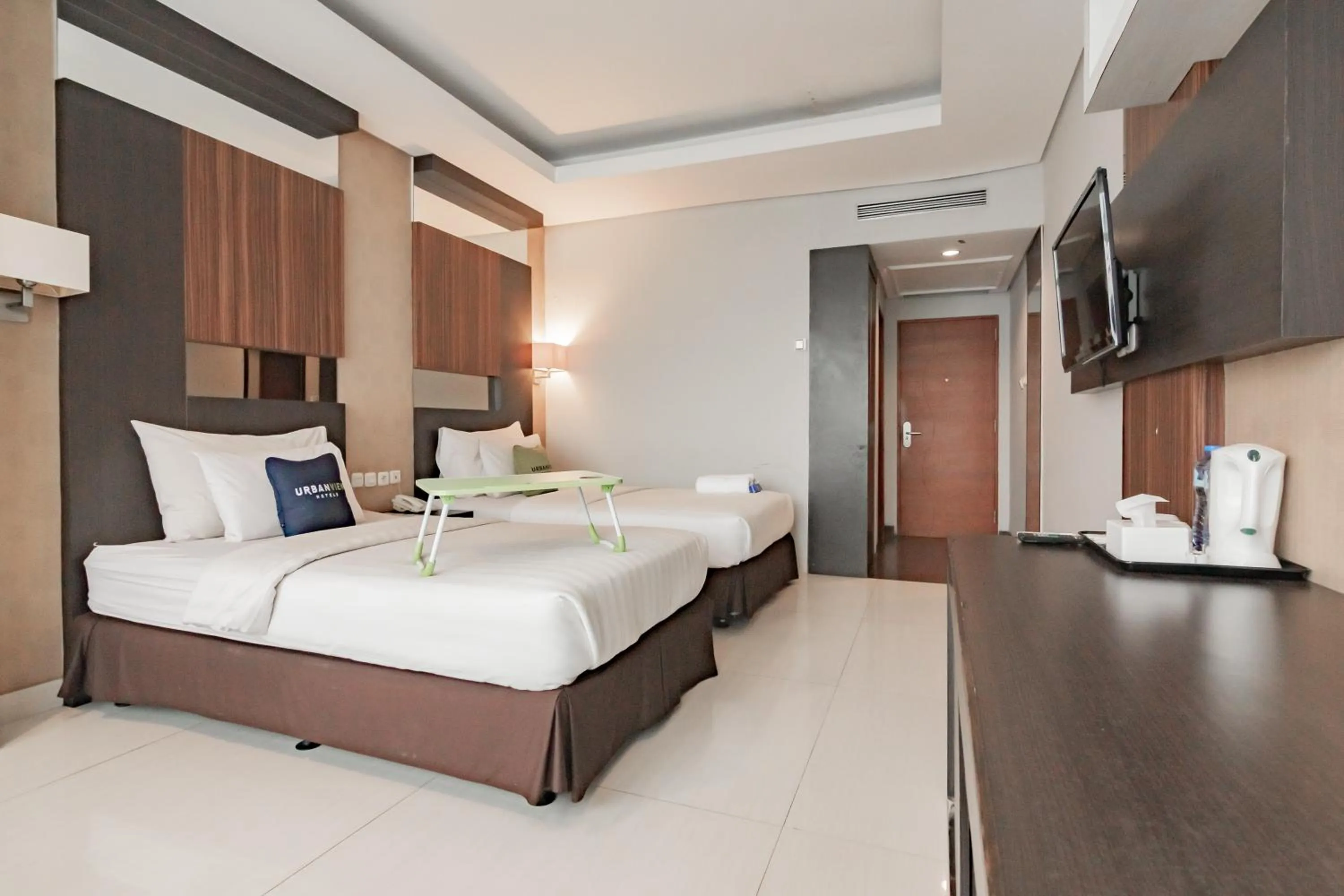 Bedroom, Bed in Urbanview Hotel Newton Riau Bandung by RedDoorz