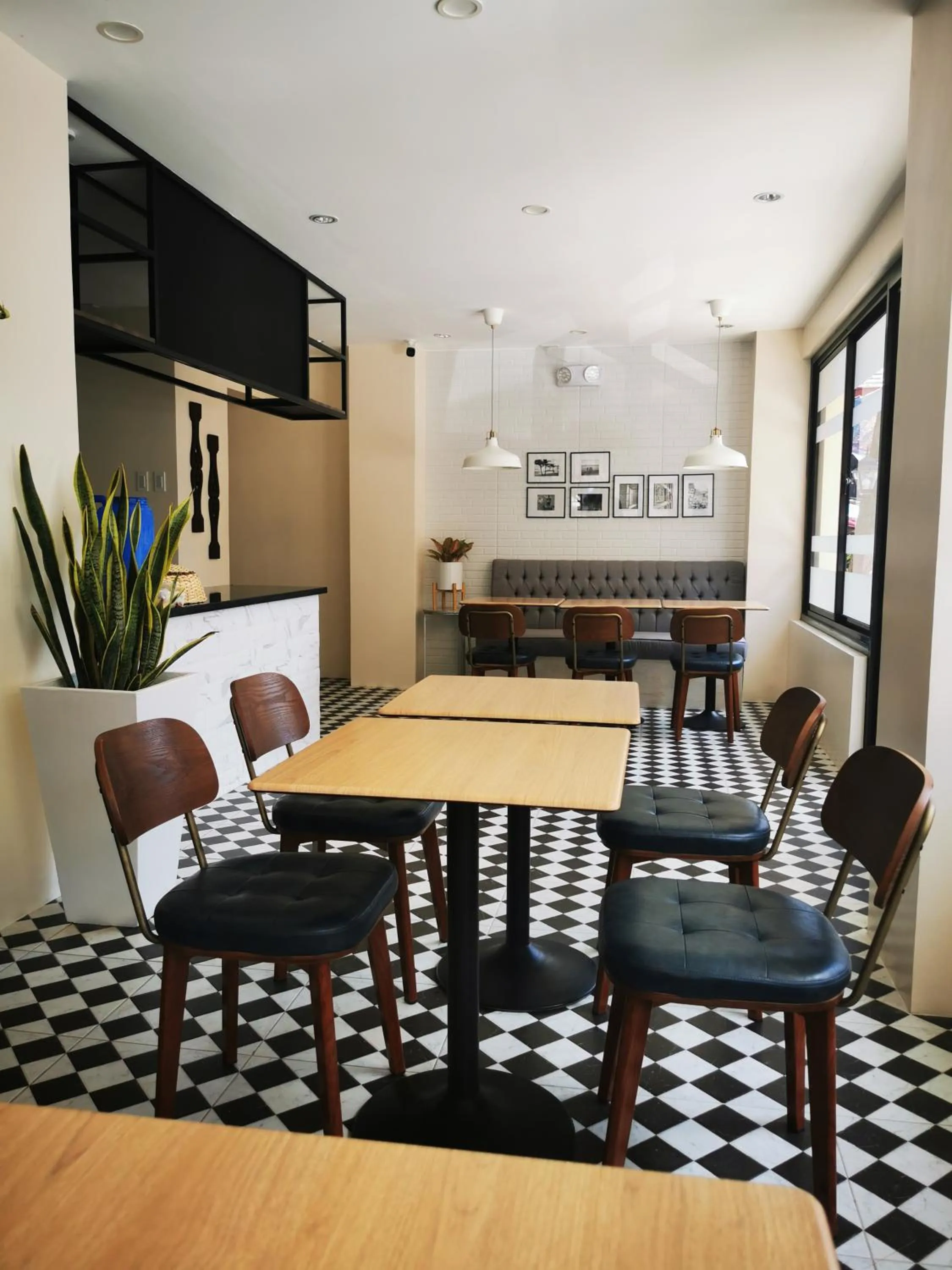 Restaurant/places to eat in Nine Balconies Island Stay