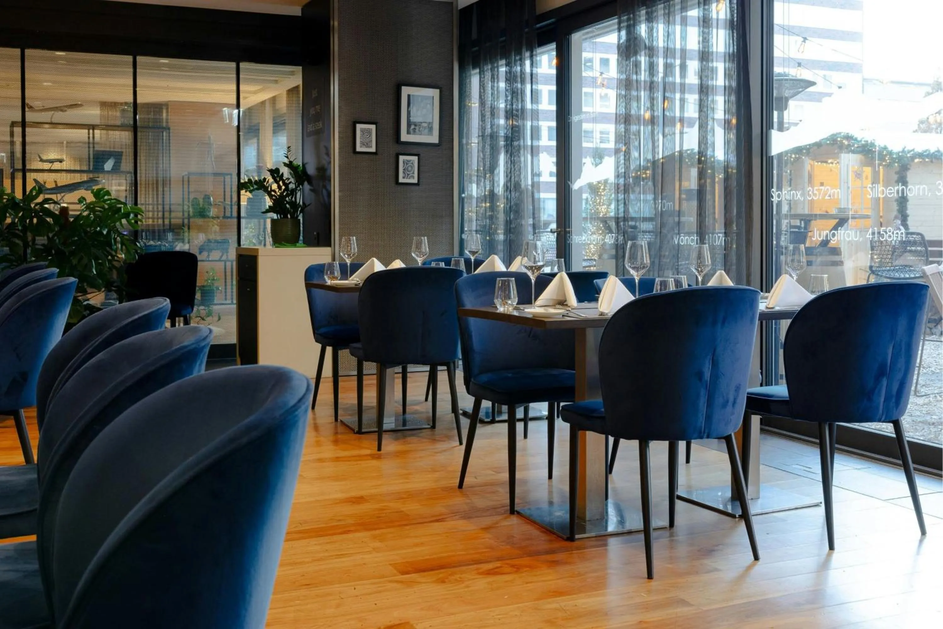 Restaurant/places to eat in Sheraton Zürich Hotel