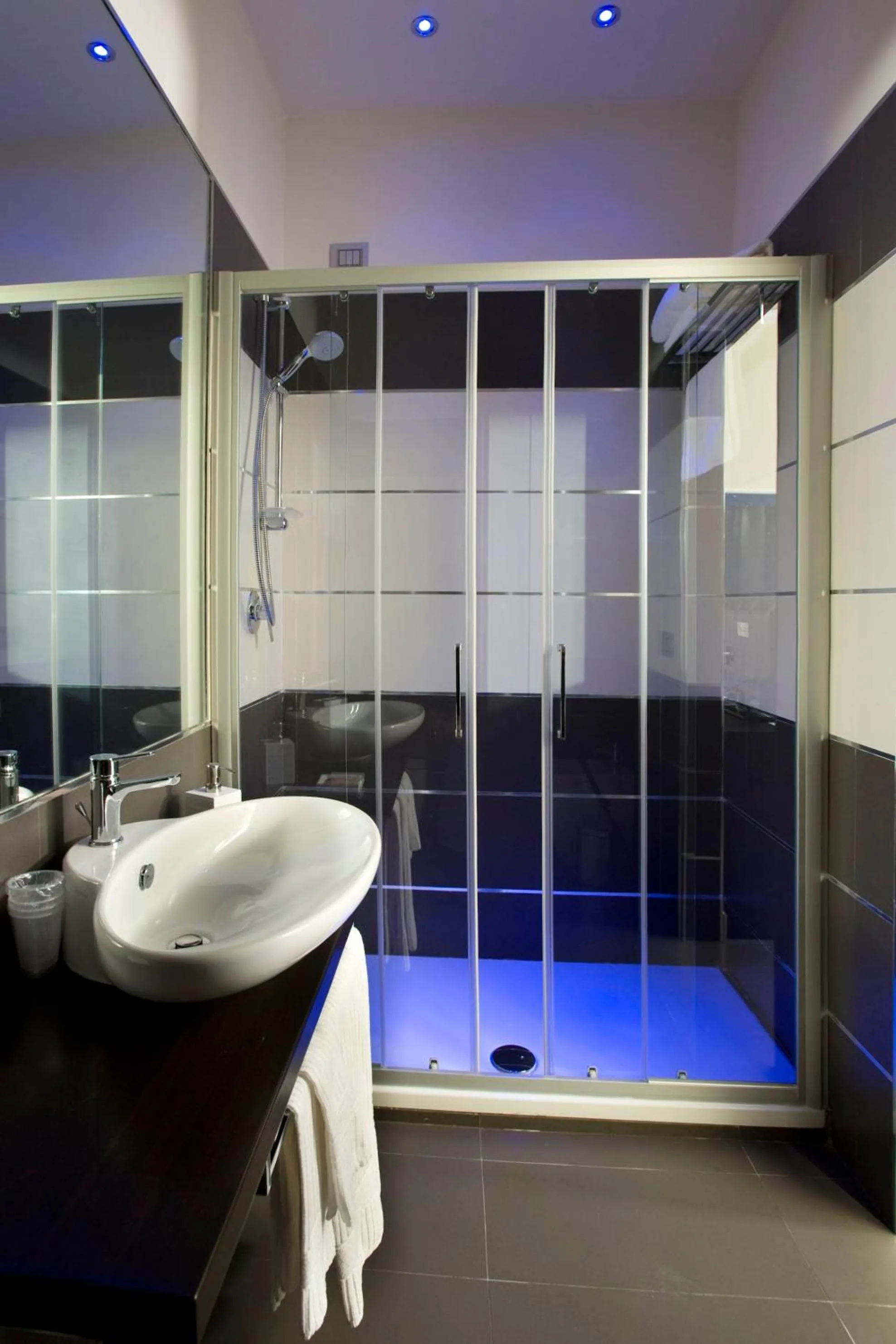 Bathroom in Hotel Ristorante Borgo Antico