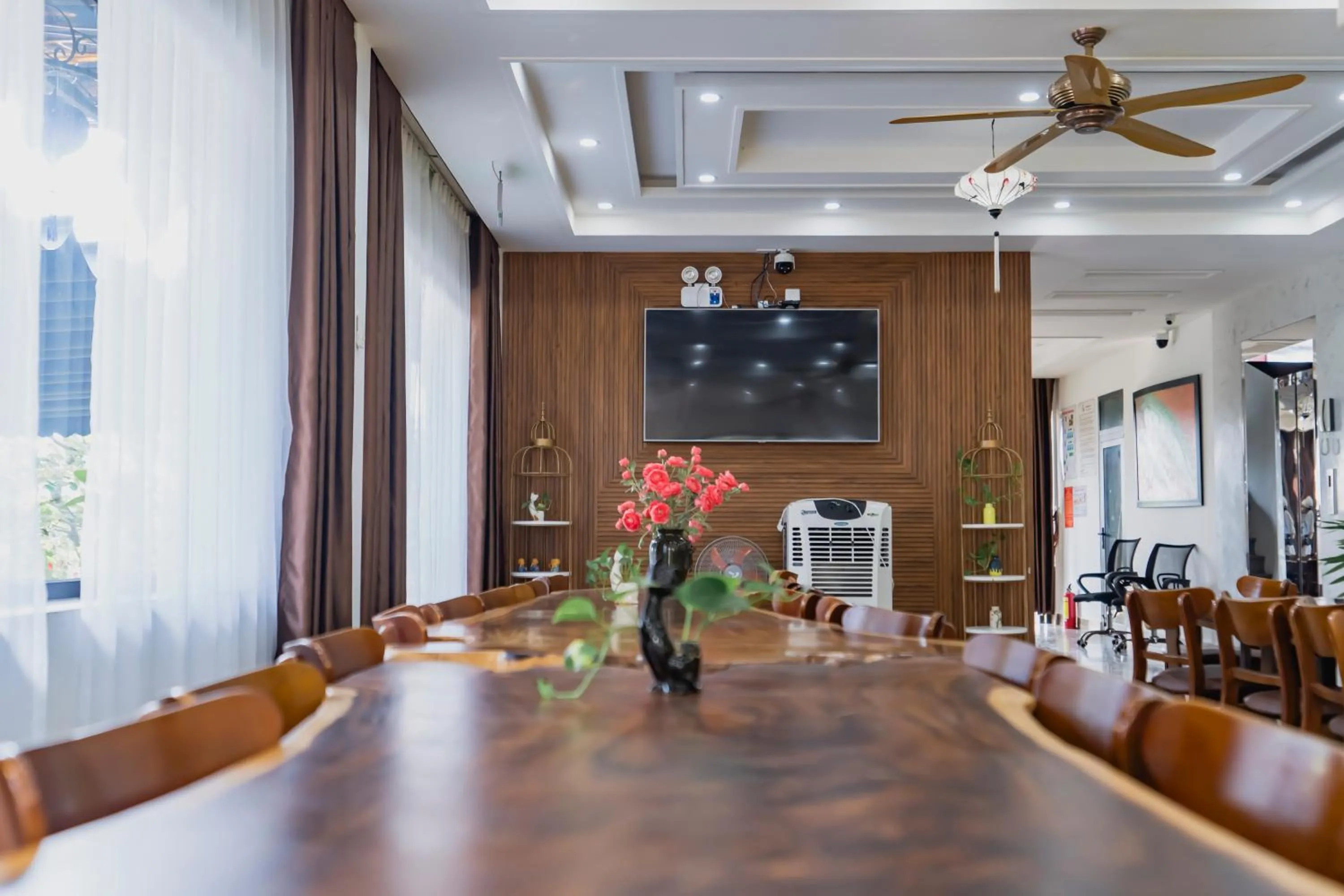 Communal lounge/ TV room in 1 Stop ViVi An Bang Beach Hoi An Hotel