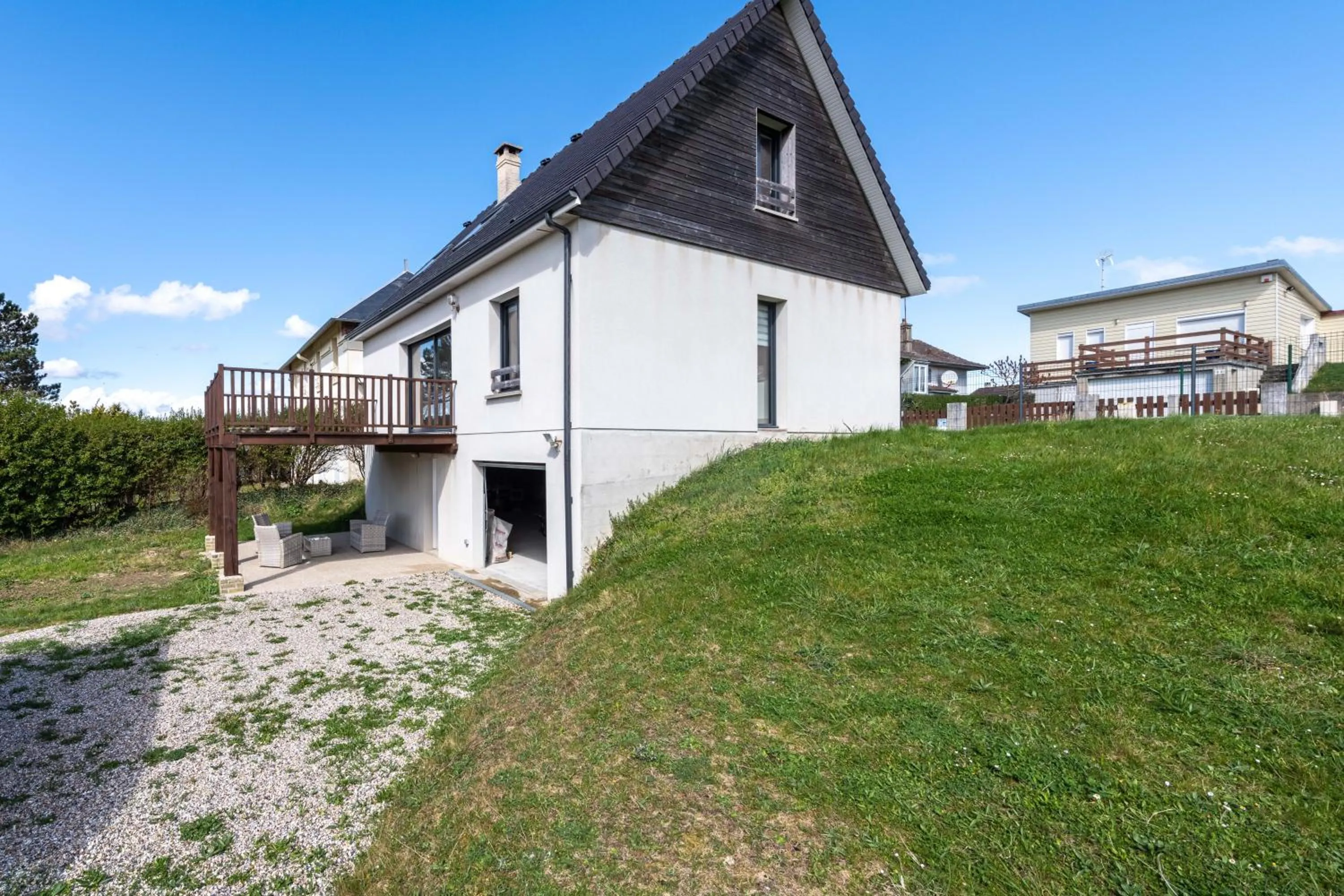 Property building in Villa Bel Air